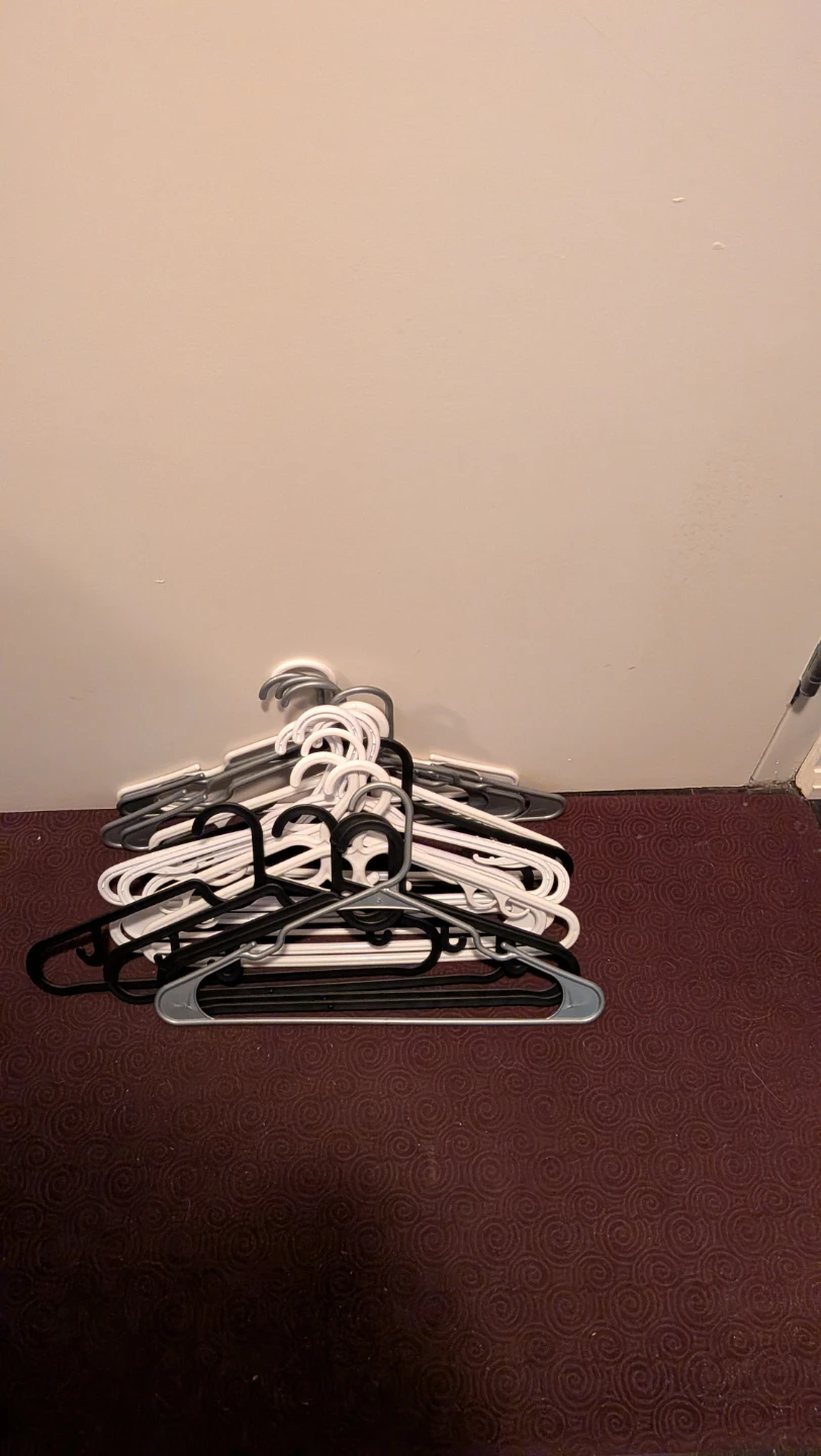 FREE Reusable Shopping Bags and Hangers - photo 2