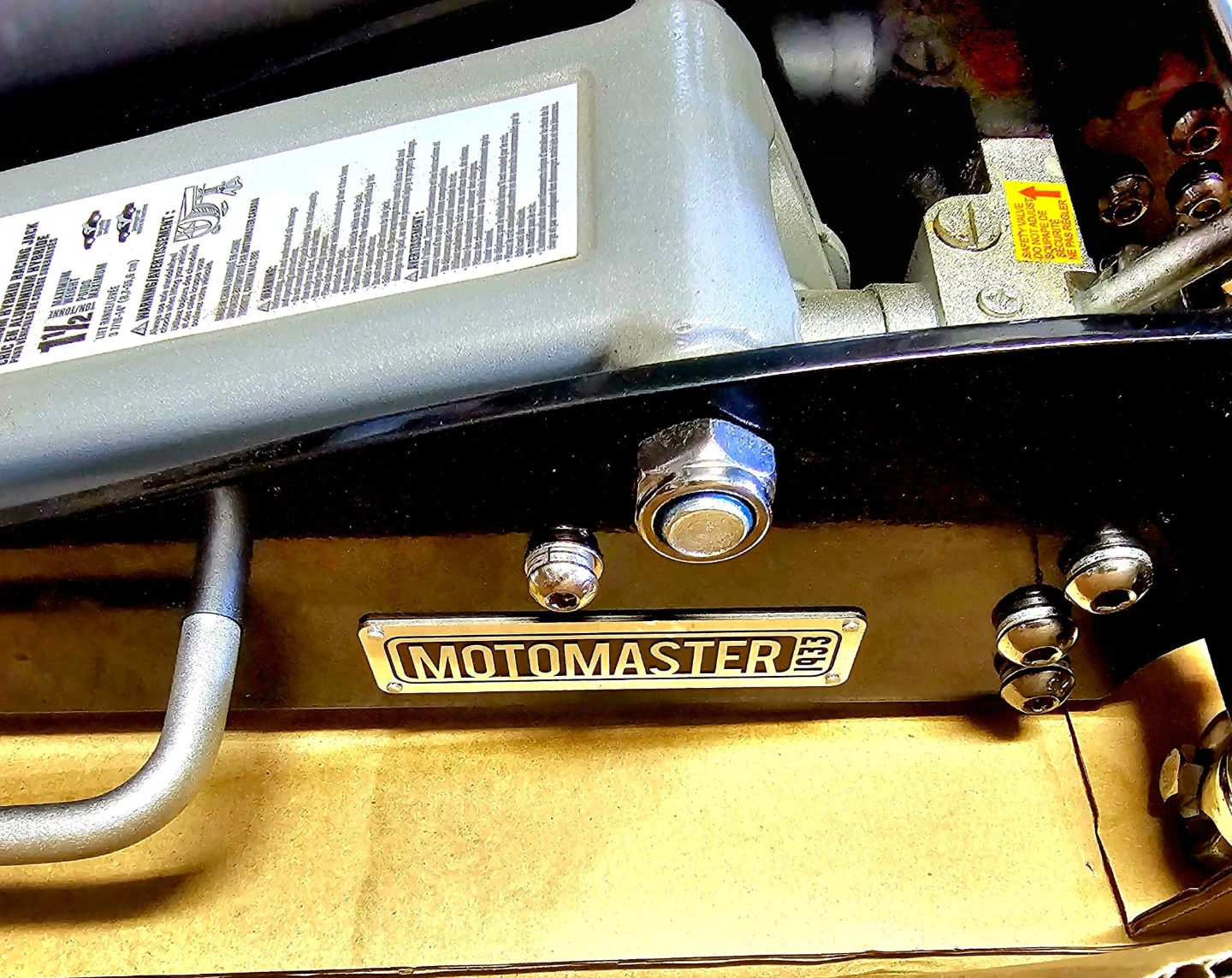 Motomaster 1 1/2 Ton Low Profile Aluminum Hybrid Racing Jack - photo 5