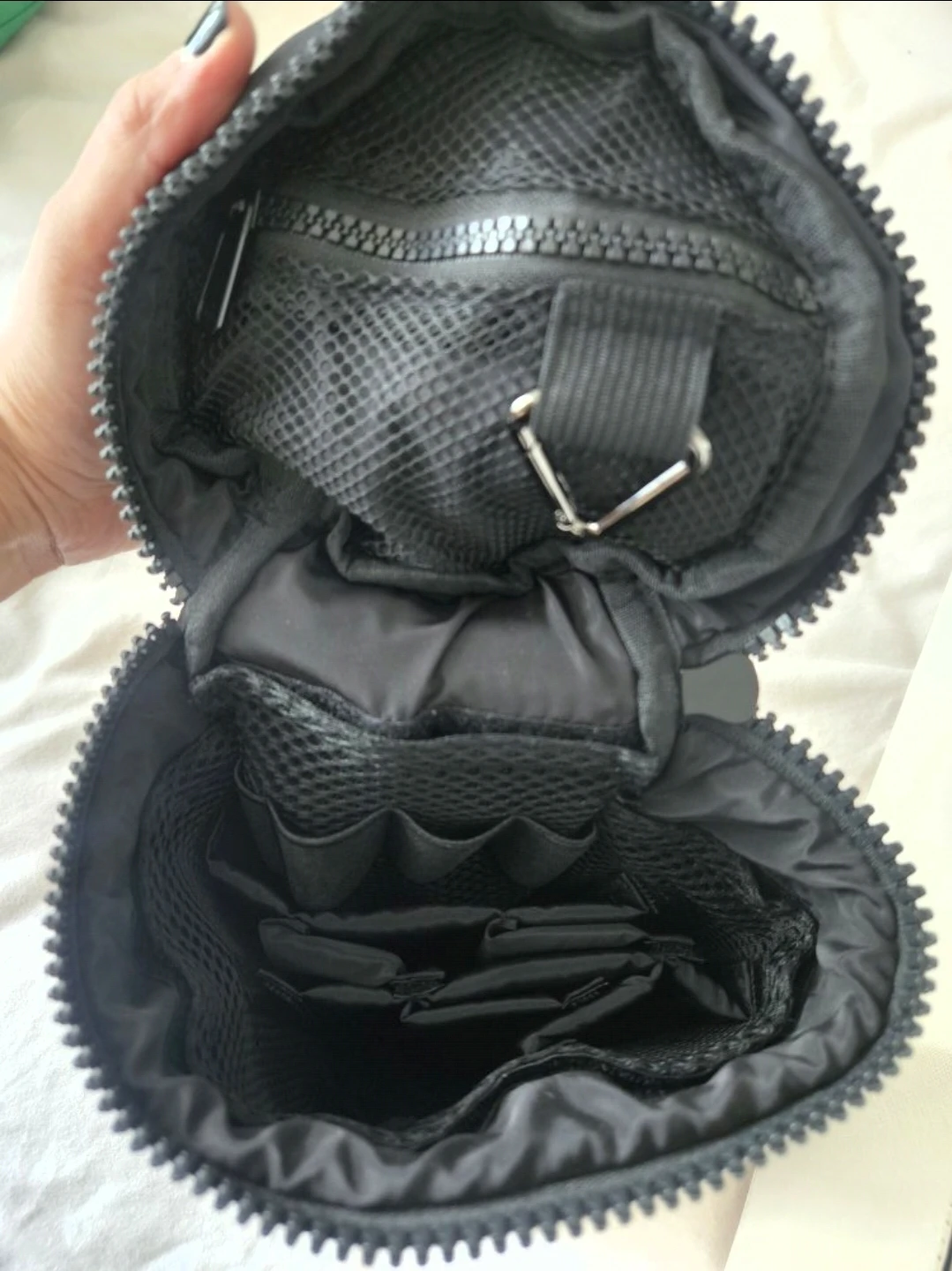 NEW Guess Los Angeles Black Cosmetic Bag - photo 2