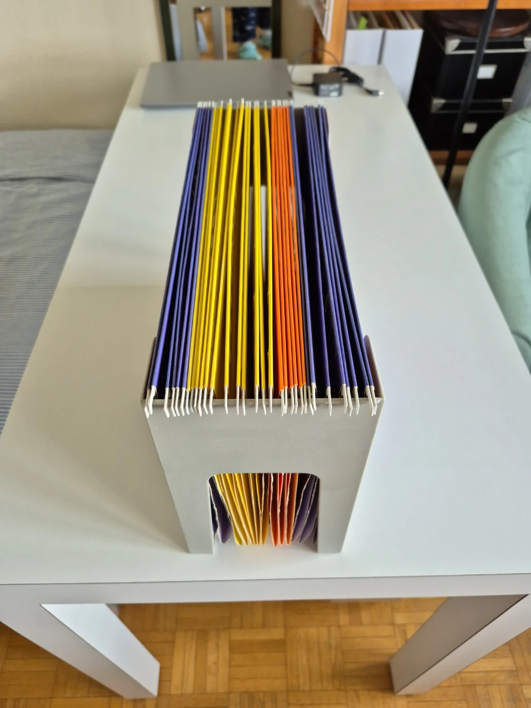 Desktop Hanging file holder/organizer + 16 files/folders - photo 4