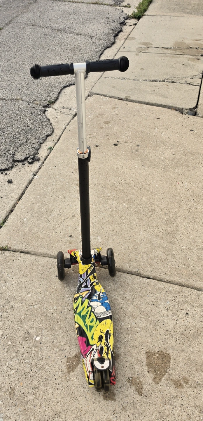 3-Wheel Scooter with Fun Graphics - photo 2