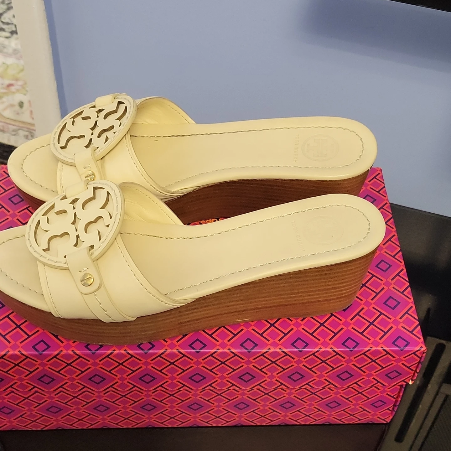 Tory Burch Miller Wedge Sandals Cream Leather Size 7 - photo 3