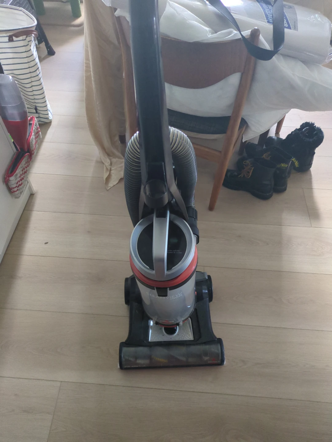 Bissell CleanView Swivel Vacuum Cleaner - photo 2