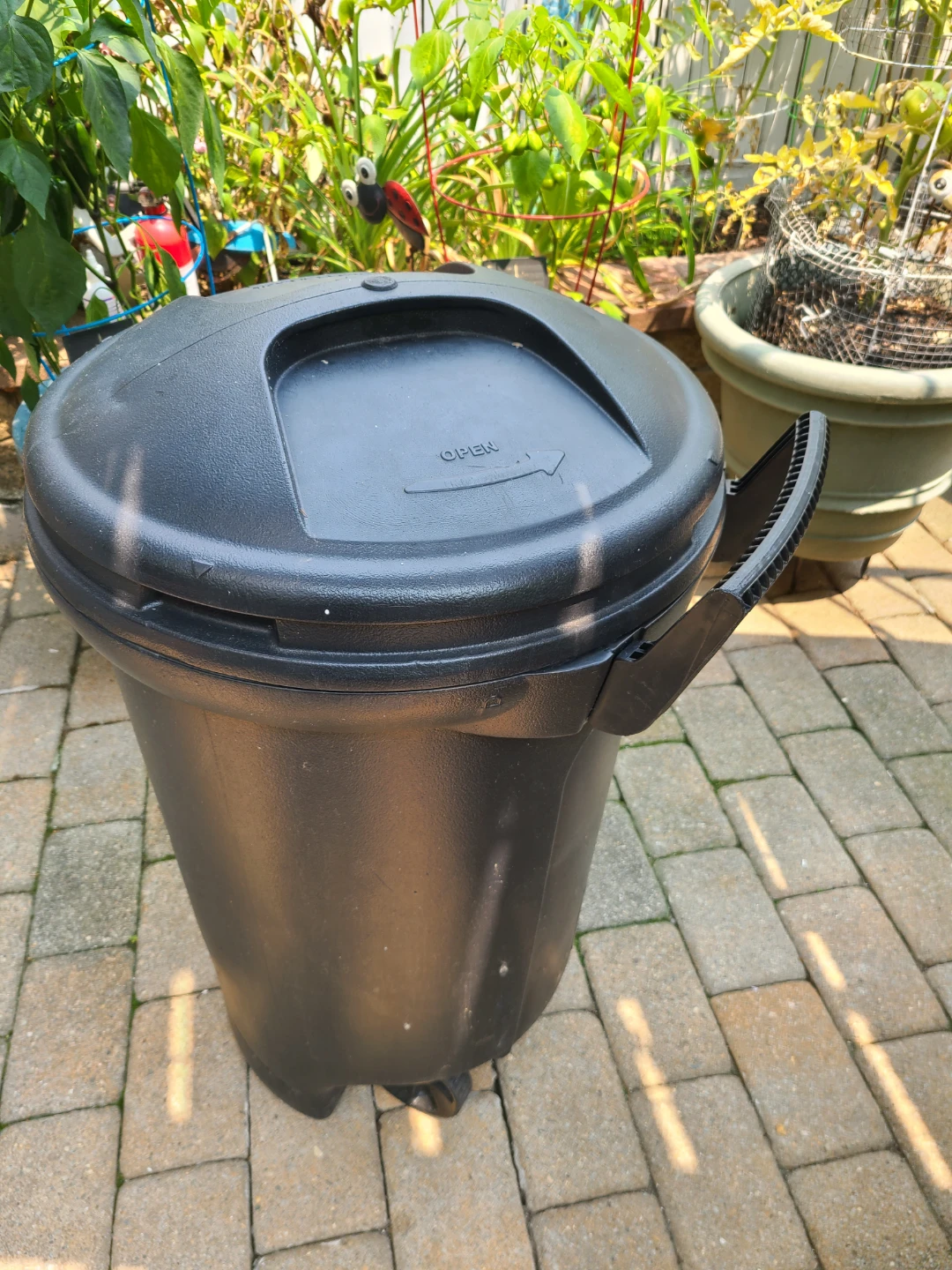 32 gal Black Outdoor Trash Can with Lid - photo 2