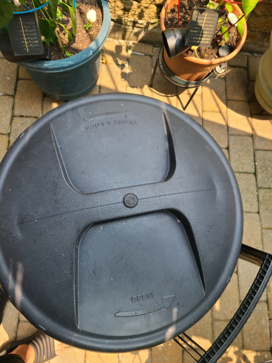 32 gal Black Outdoor Trash Can with Lid - photo 3