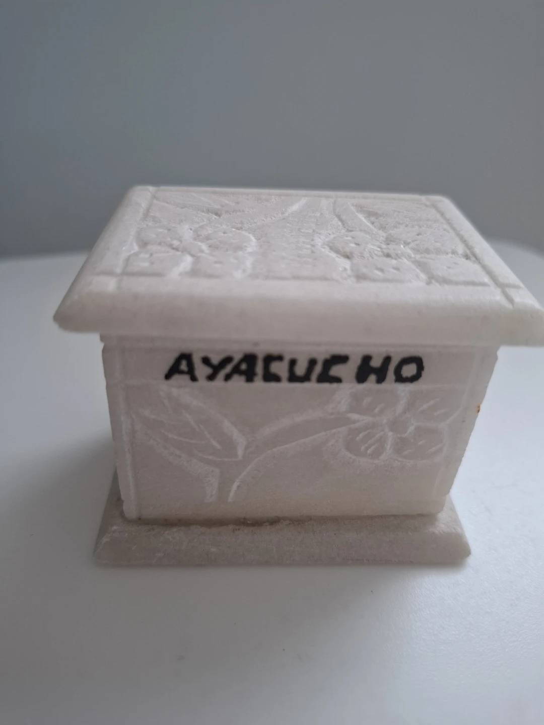 Carved Huamanga stone  chest from Ayacucho, Peru. - photo 4