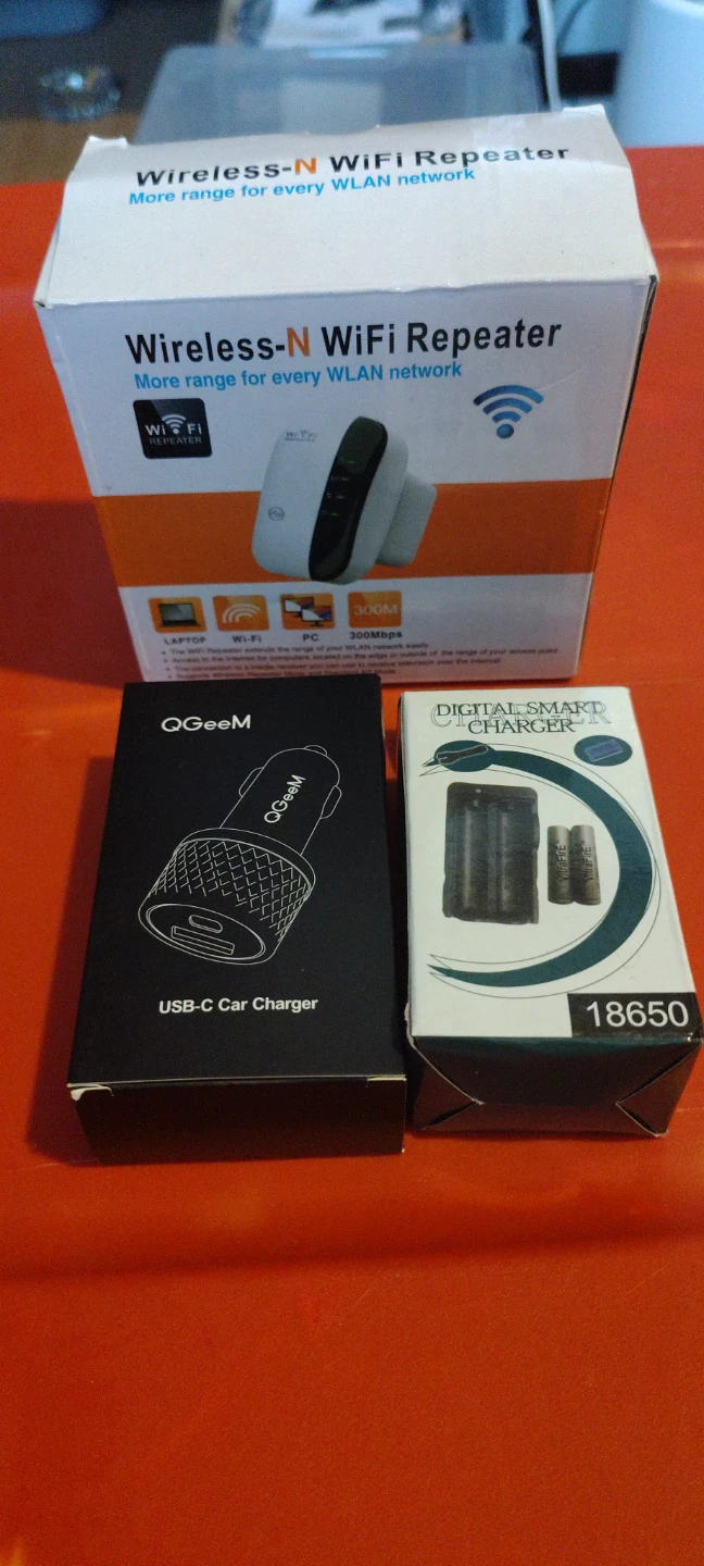 QGeeM USB-C Car Charger and Digital Smart Charger 18650