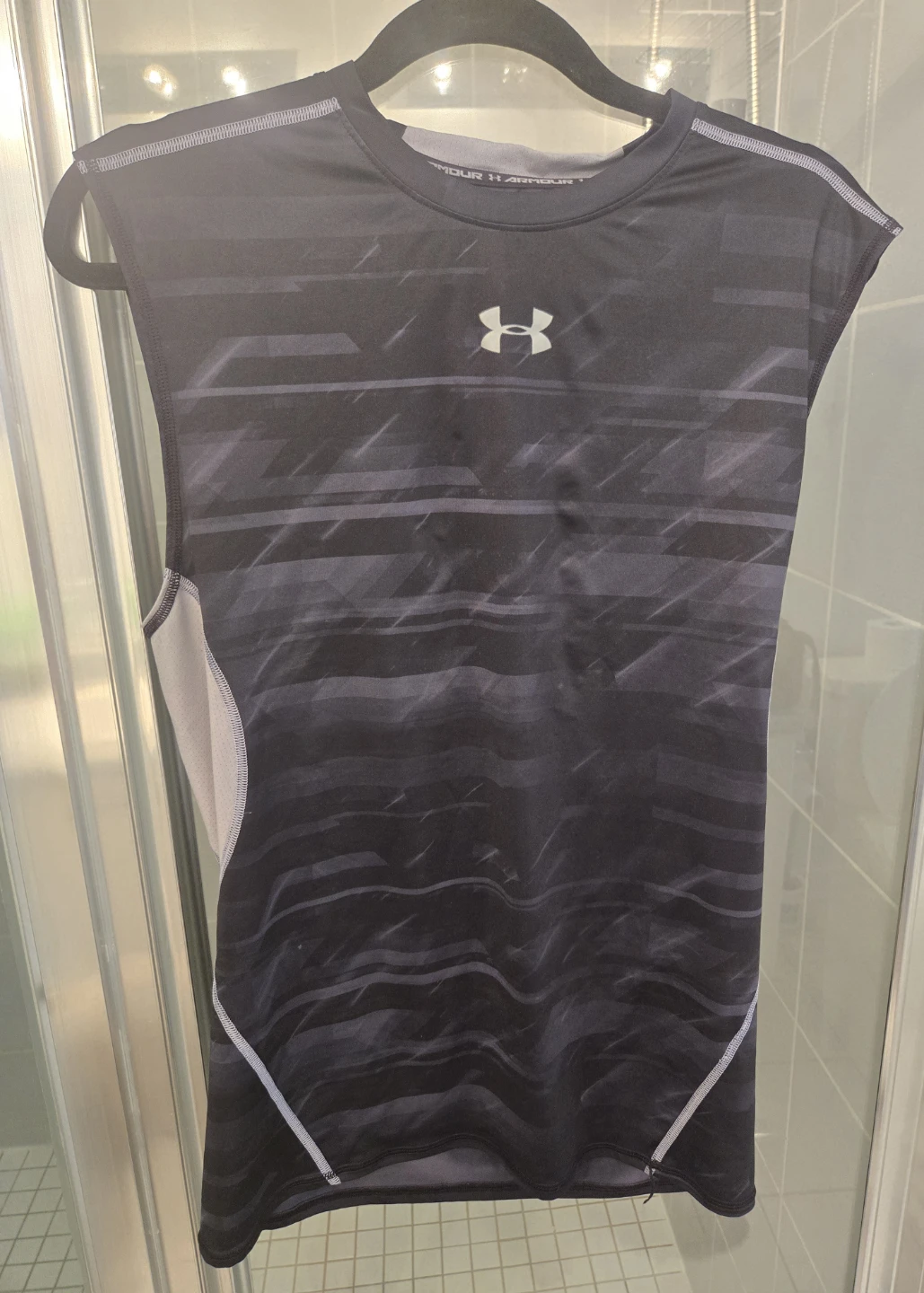 Men's Sleeveless Compression Shirt.  Under Armour HeatGear. XL.