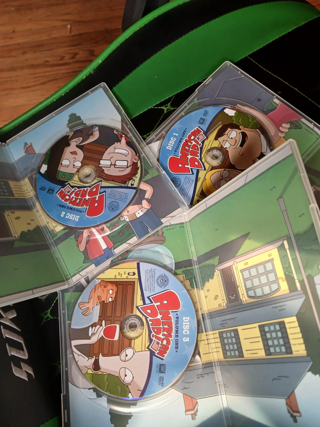 American Dad! Volume One DVD Box Set - photo 4