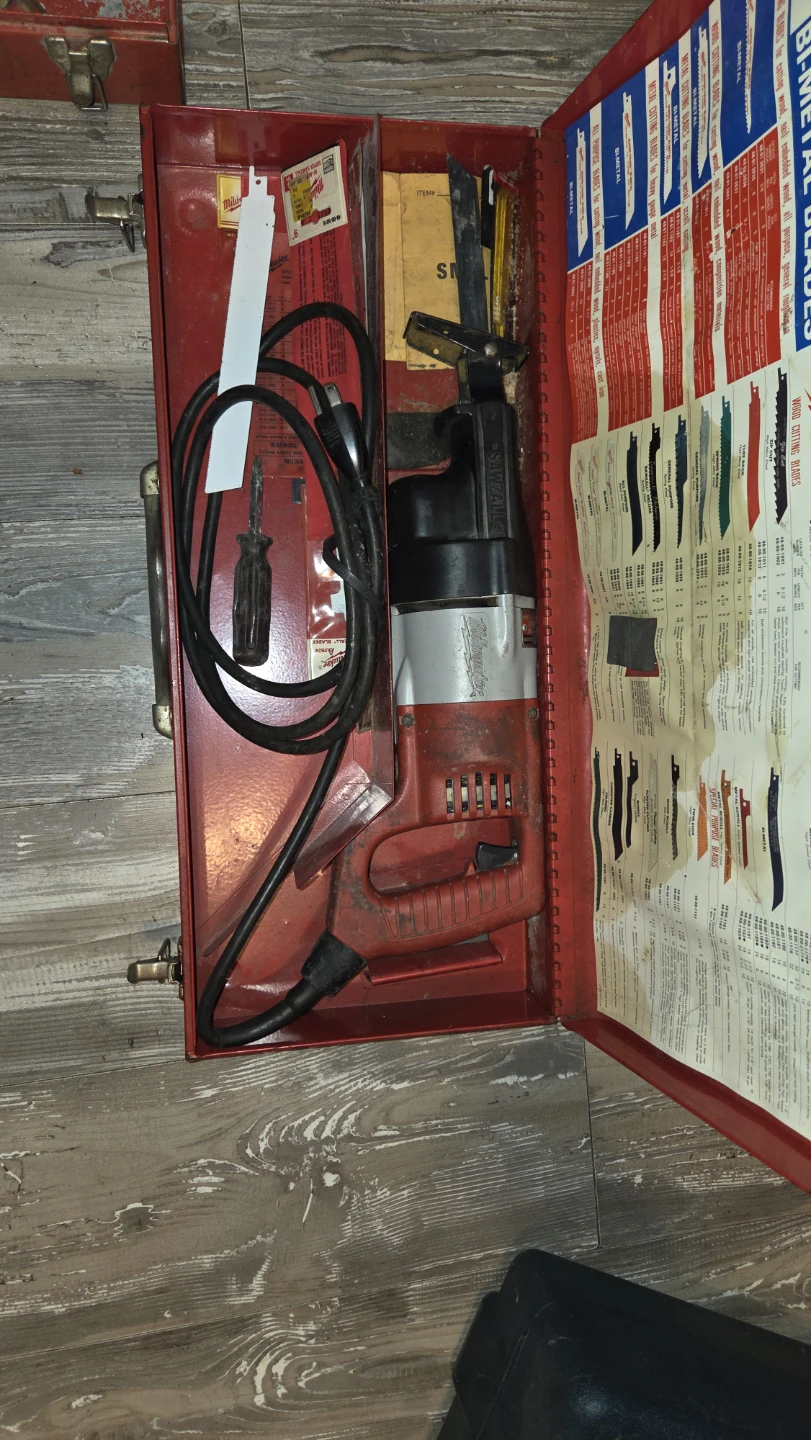 Milwaukee Sawzall Metal Cutting Reciprocating Saw with Case - photo 2