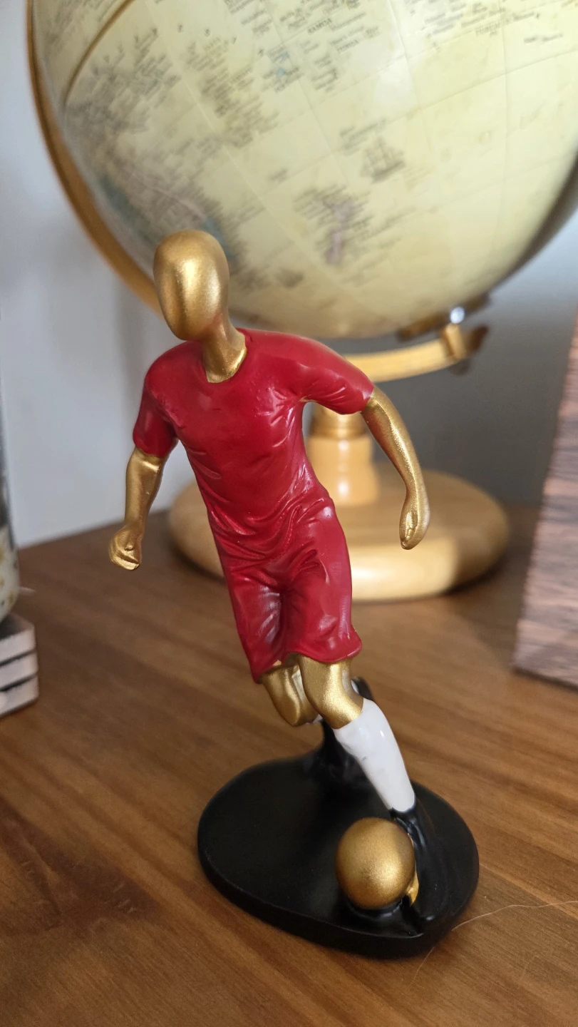 Soccer Player Figurine – Resin Football Statue Décor *new