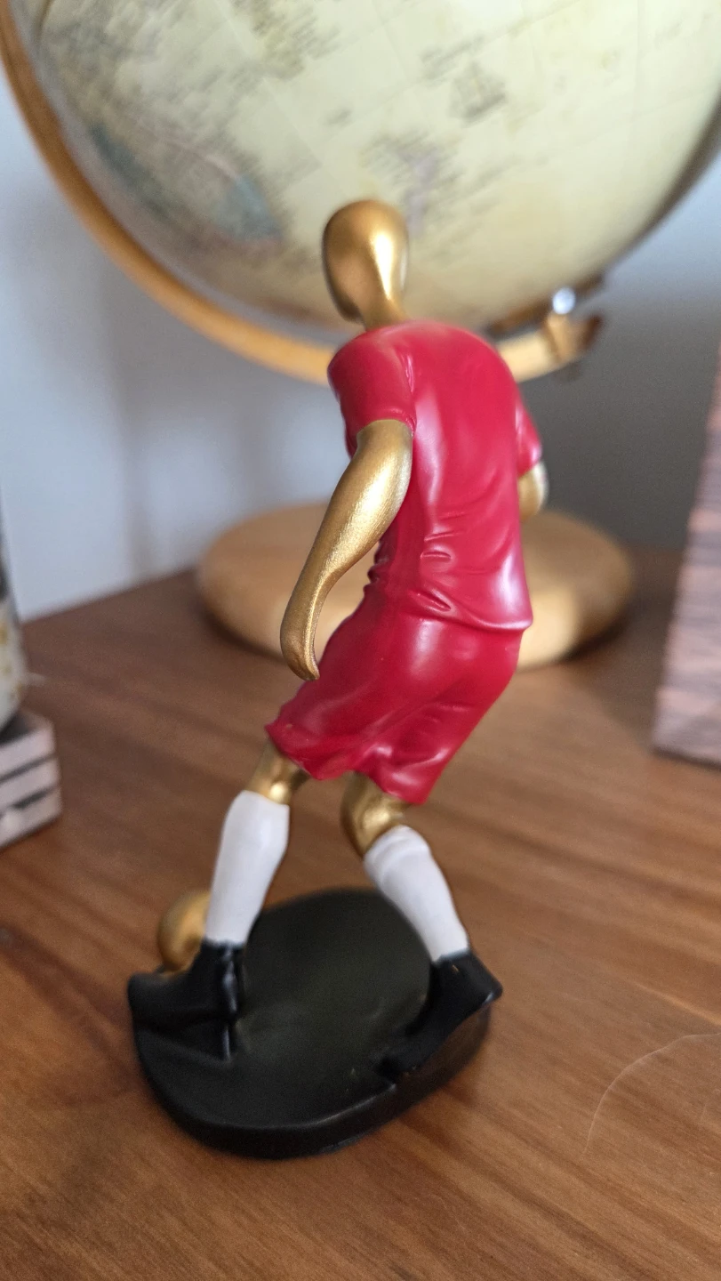 Soccer Player Figurine – Resin Football Statue Décor *new - photo 3