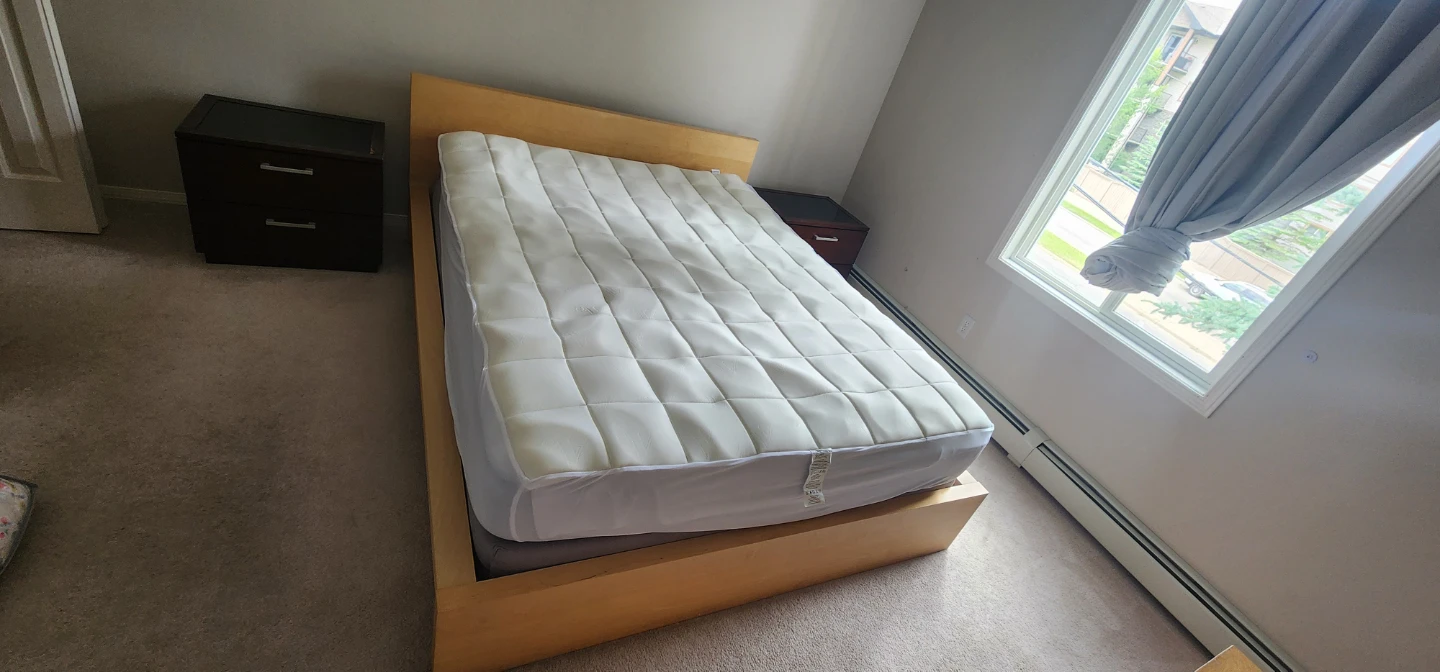 Bedroom set - Queen Bed, TV, Dresser, nighstands