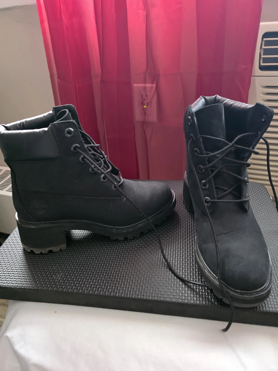 Timberland Women's Black and Wheat Nubuck Lace-Up Boots