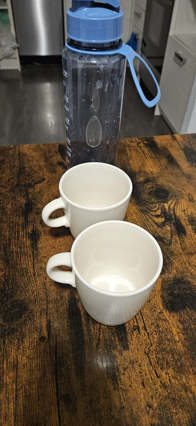 All in this price :Set of 2 Ceramic Mugs and Blue Water Bottle - photo 2