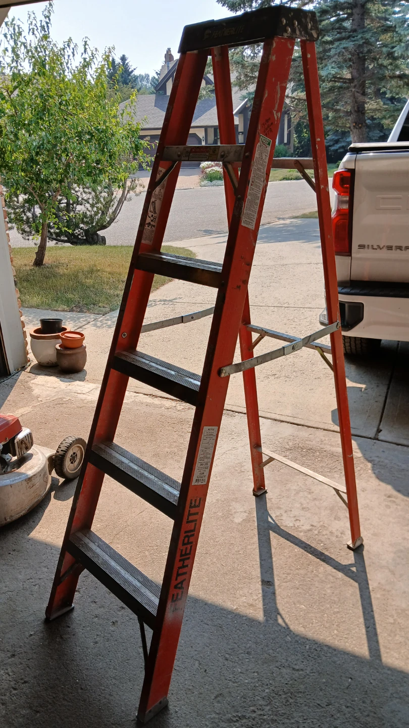 Featherlite 6 ft Fiberglass Step Ladder