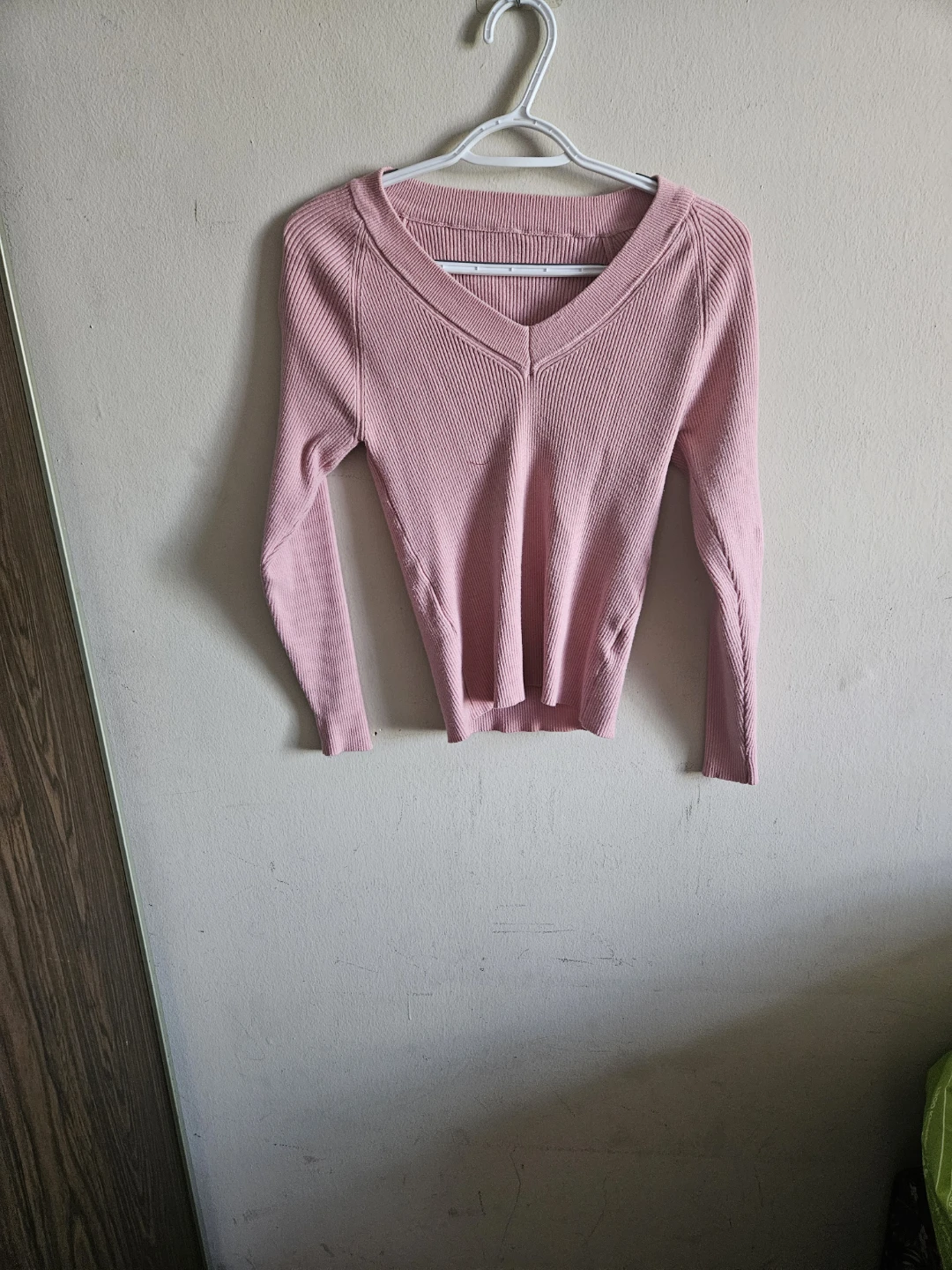 Pink and Burgundy V-neck Ribbed Sweaters
