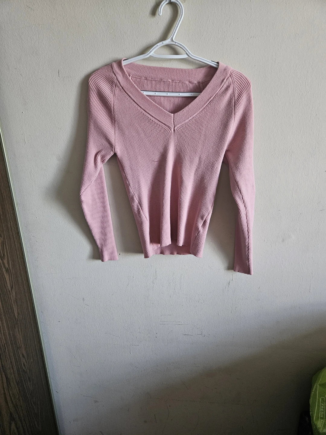 Pink and Burgundy V-neck Ribbed Sweaters - photo 2