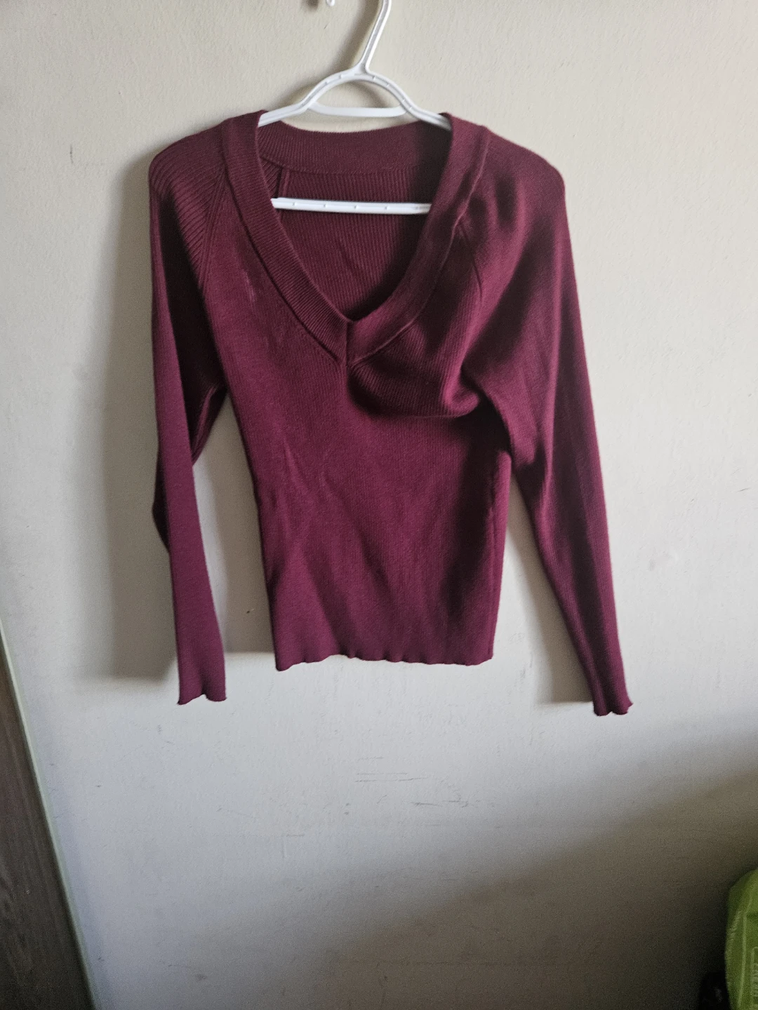 Pink and Burgundy V-neck Ribbed Sweaters - photo 3