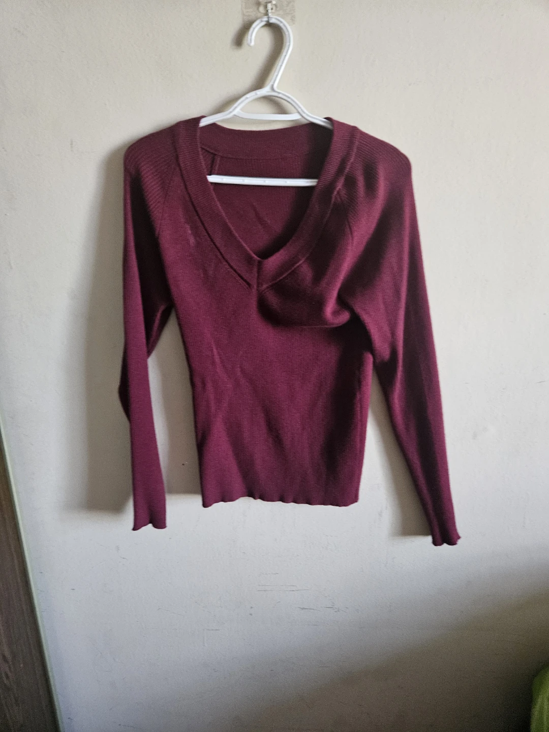 Pink and Burgundy V-neck Ribbed Sweaters - photo 4
