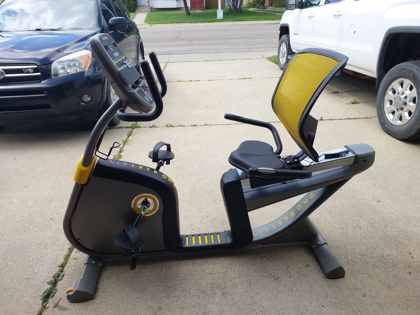 LIVESTRONG Recumbent Stationary Bike (LS6.0R)