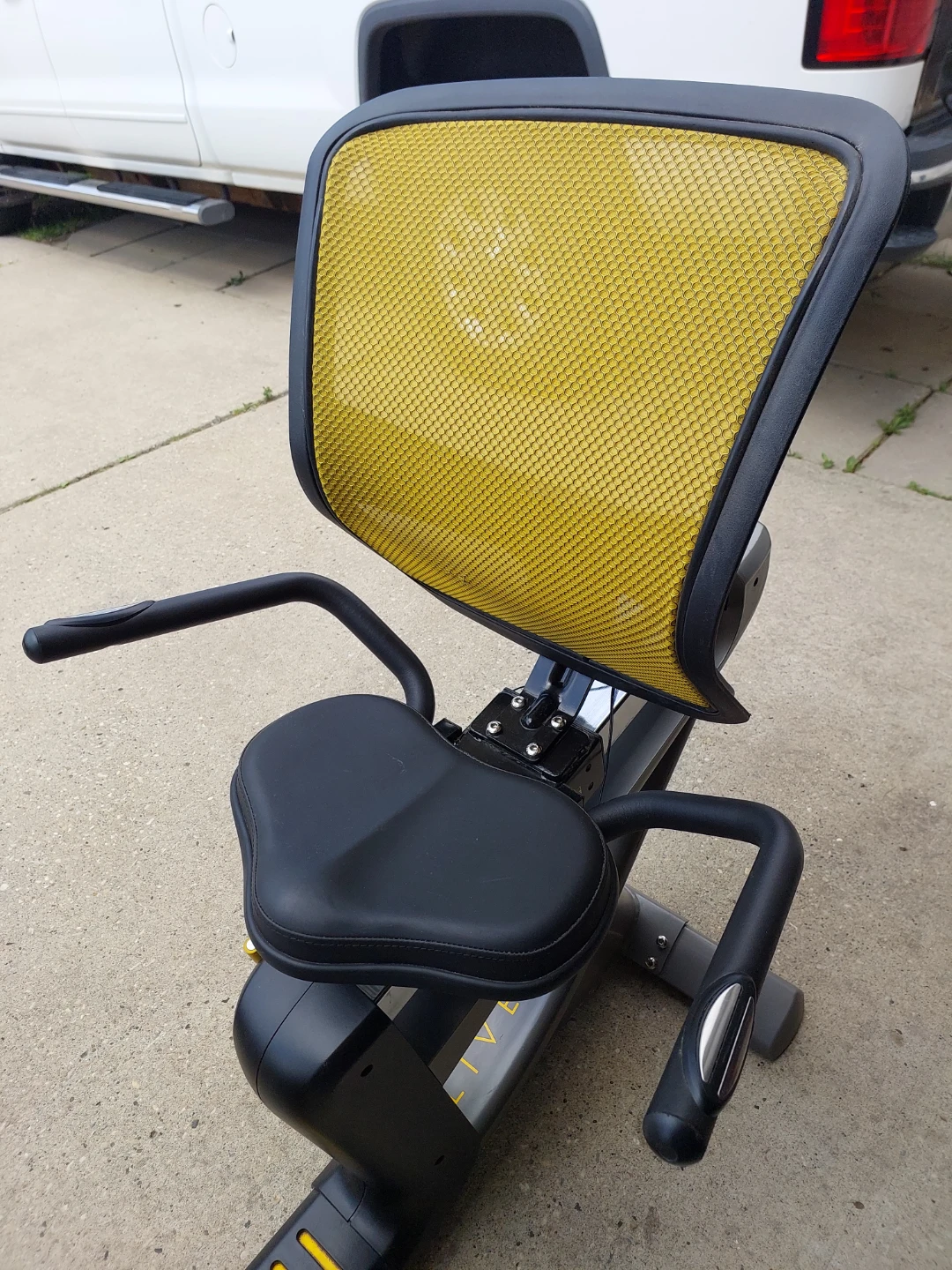 LIVESTRONG Recumbent Stationary Bike (LS6.0R) - photo 3