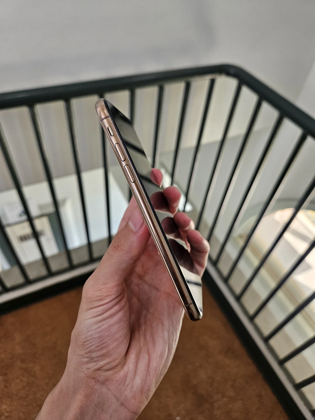 Apple iPhone X - Gold 64gb - photo 5