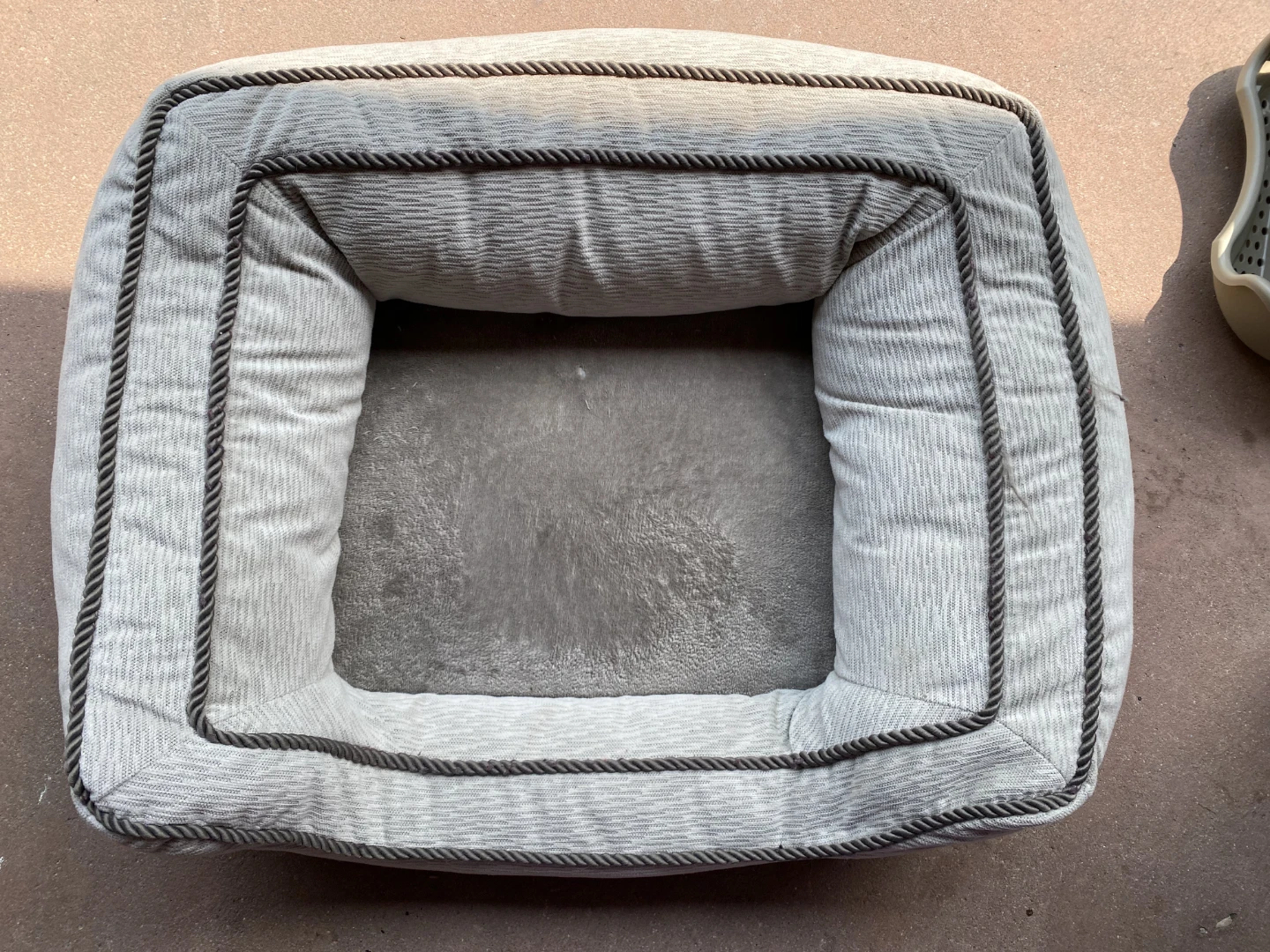 Kirkland Signature Dog Bed  +  Bowls - photo 2