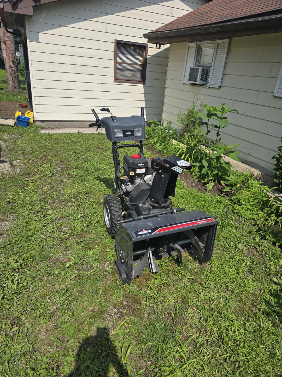 Briggs & Stratton 1226HD Snow Blower - photo 2