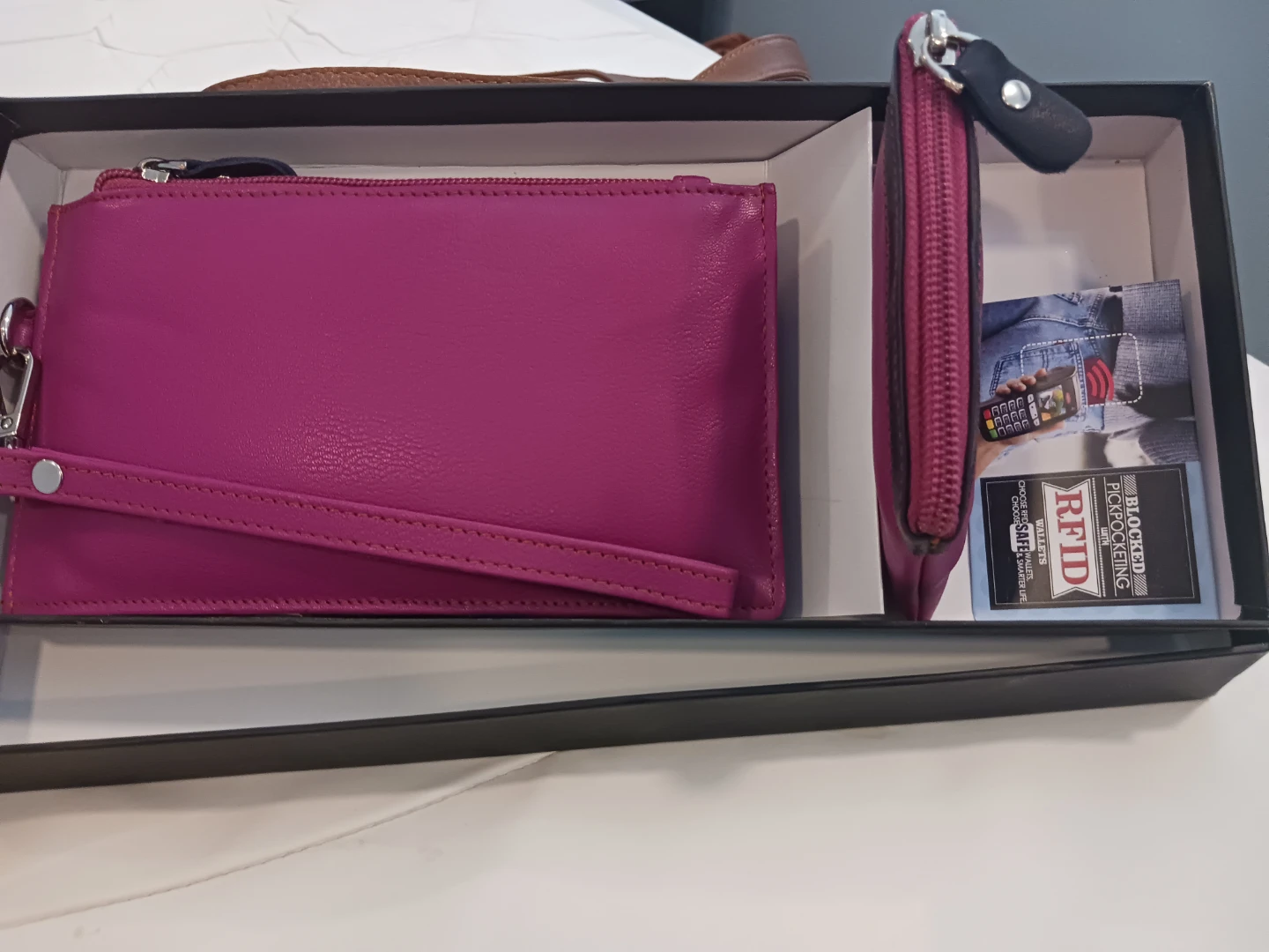 JUST ONLY   THE PINK LEATHER WRISTLET IN THE BOX......😊😍 - photo 3