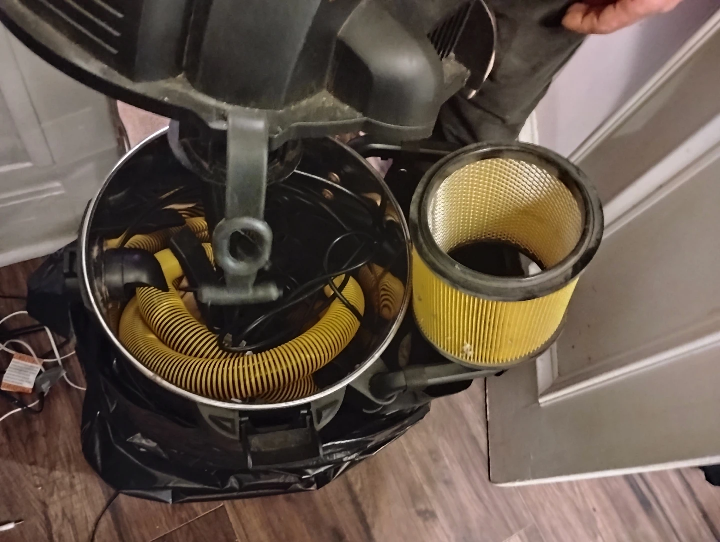 DeWalt Wet/Dry Shop Vacuum - photo 3