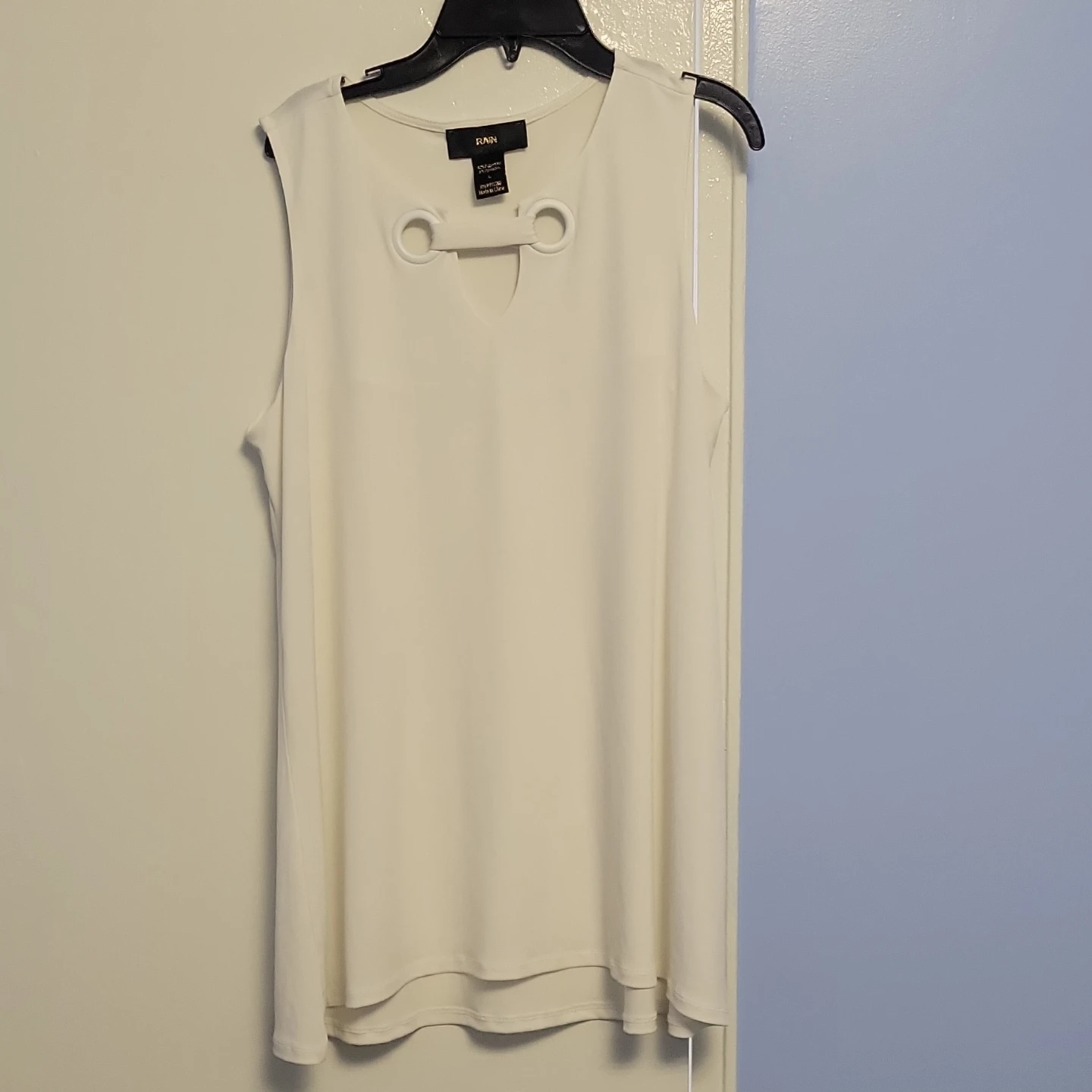 RAIN Sleeveless Top