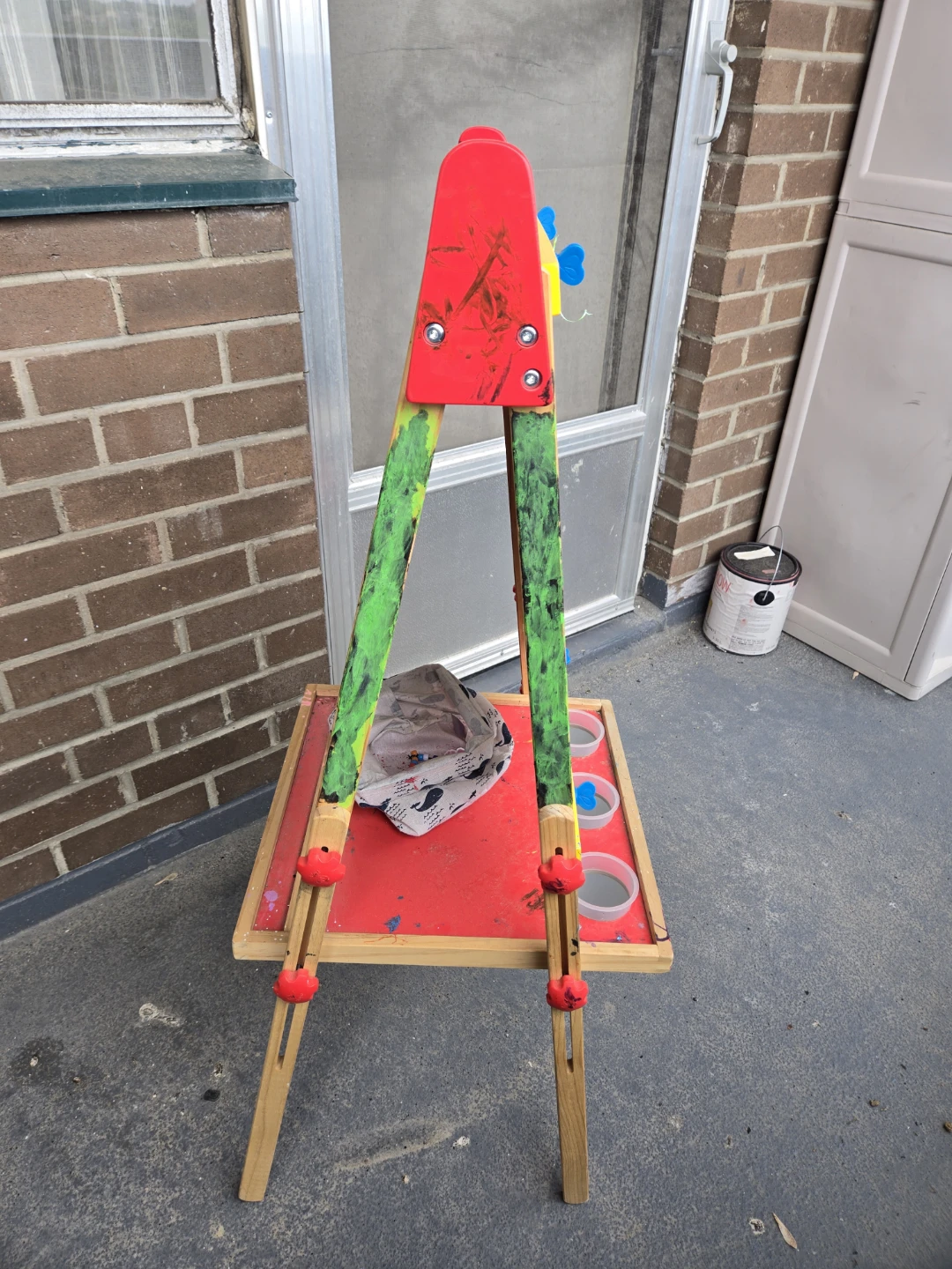 FREE- Magnetic Easel with Whiteboard and Chalkboard - photo 3