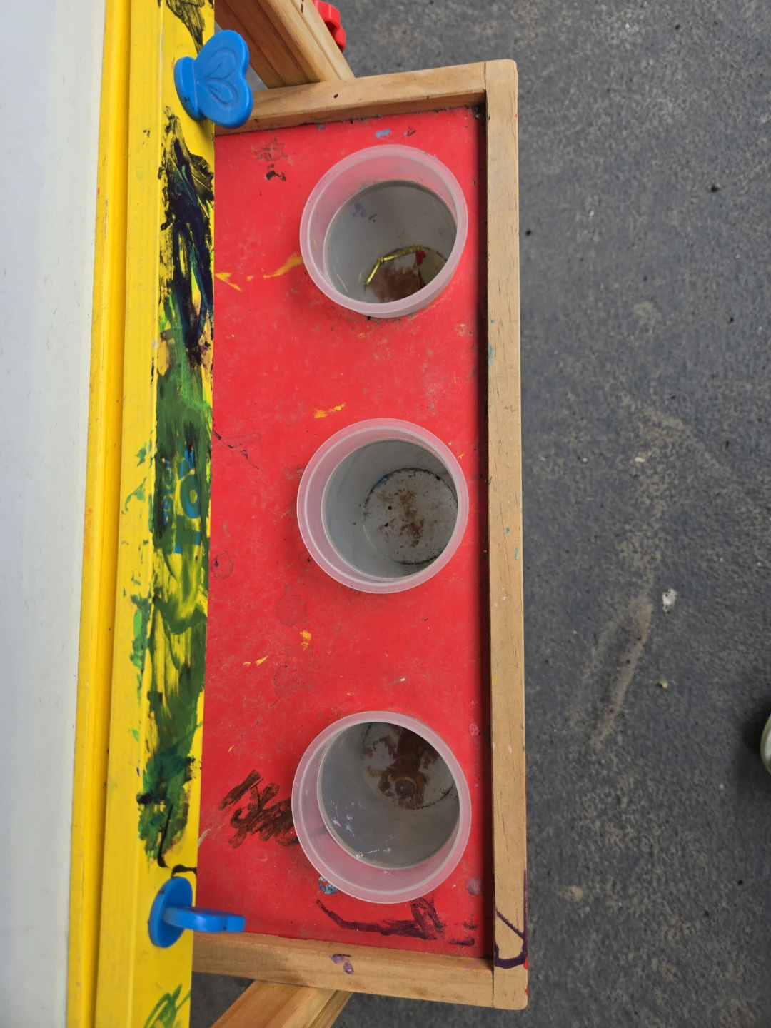 FREE- Magnetic Easel with Whiteboard and Chalkboard - photo 4
