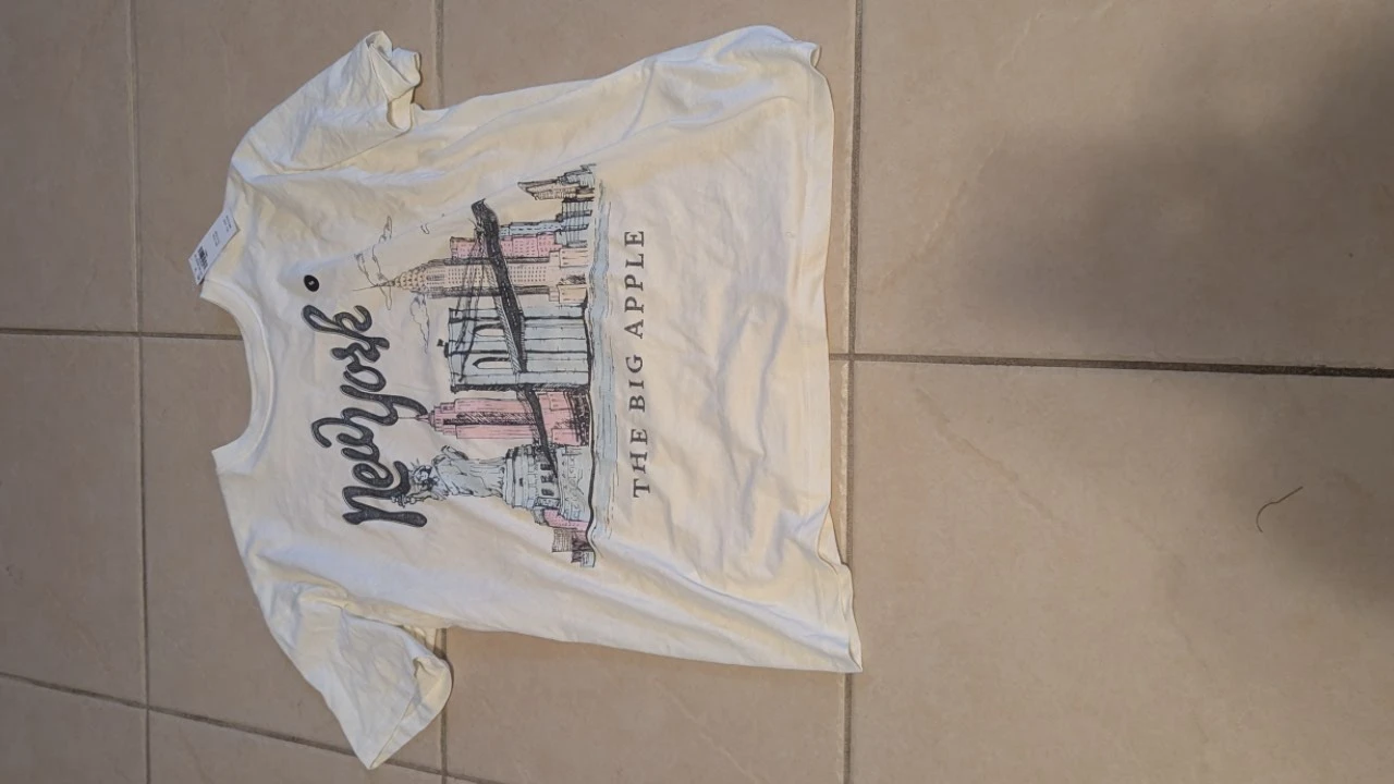 Hollister White New York City Graphic T-Shirt - photo 4