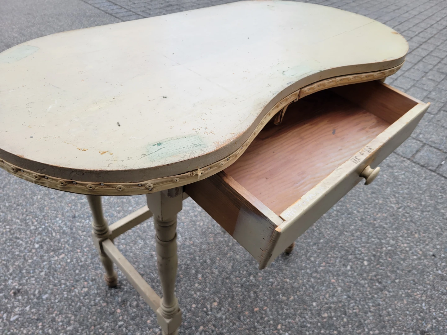 Vintage Kidney-Shaped Vanity Table / Desk – Refinishing Project - photo 3
