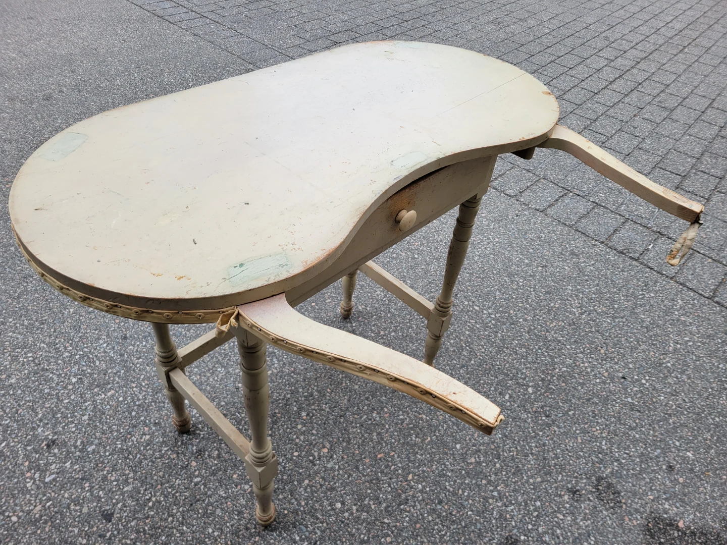 Vintage Kidney-Shaped Vanity Table / Desk – Refinishing Project - photo 4