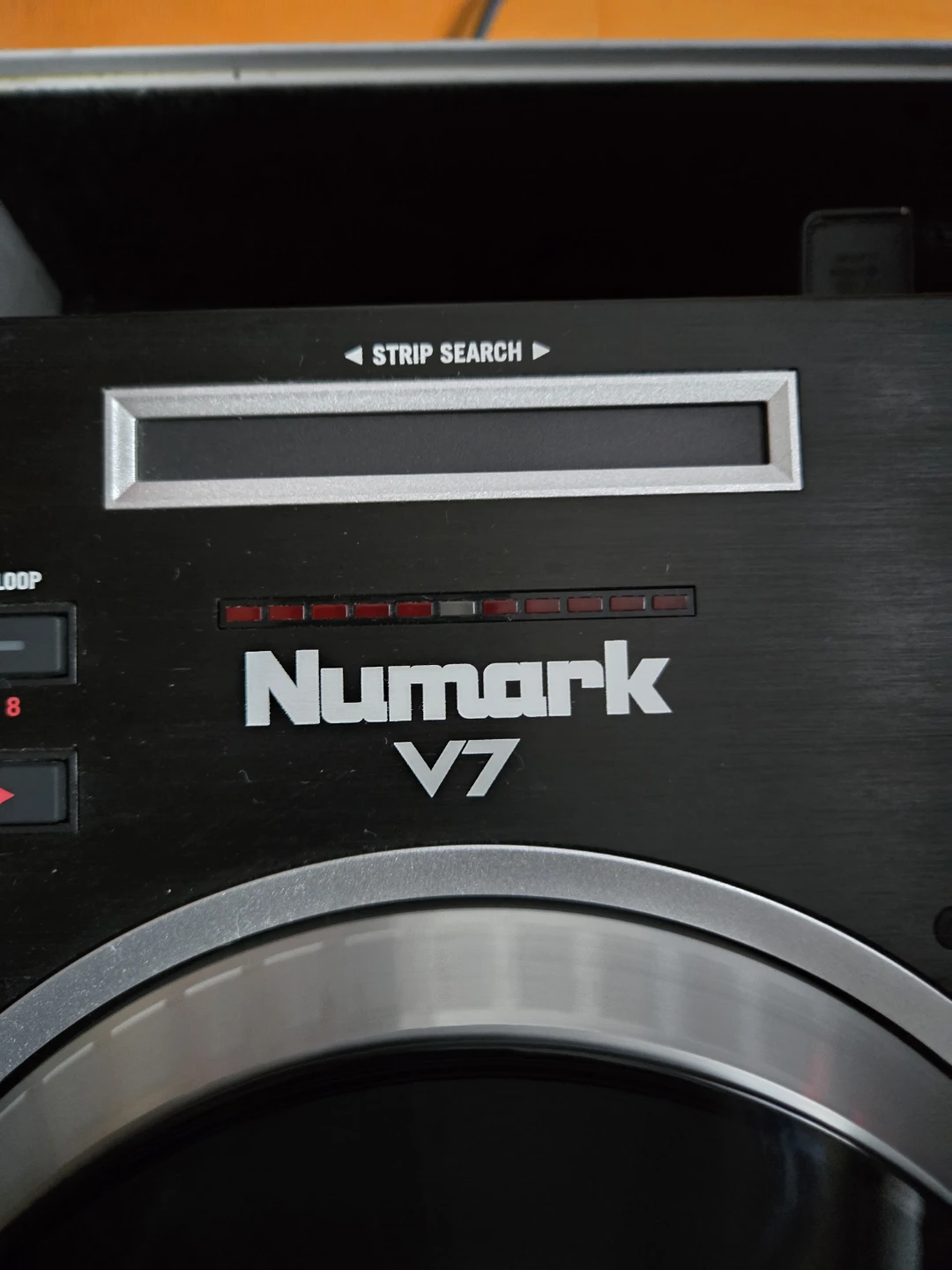 Numark V7 DJ Controller - photo 2