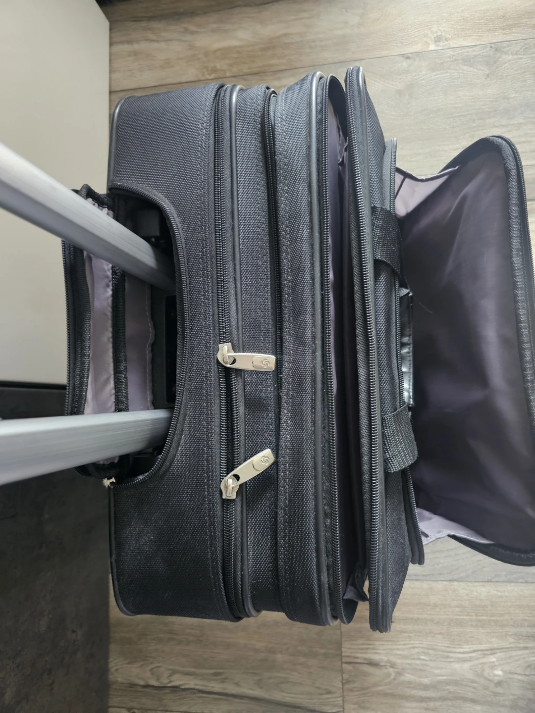 Samsonite Rolling Business Briefcase for traveling