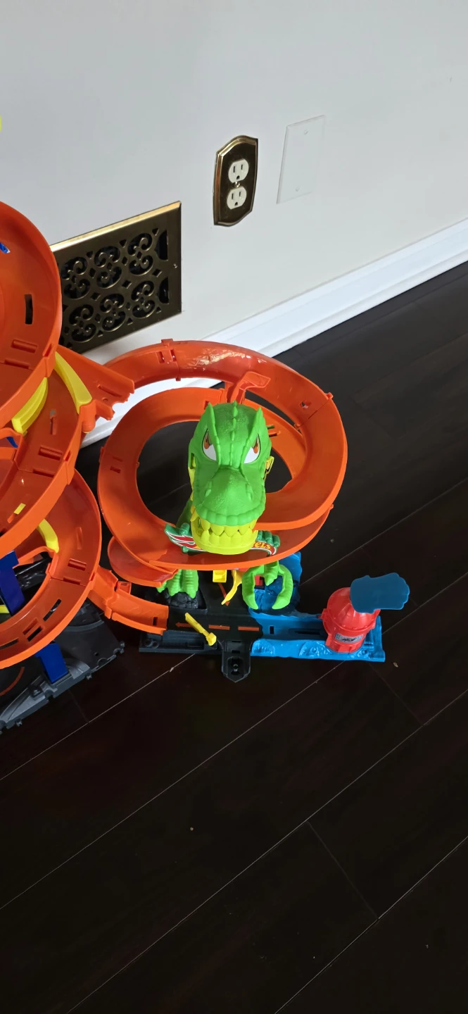 Hot Wheels Ultimate Garage Playset with Dragon - photo 2