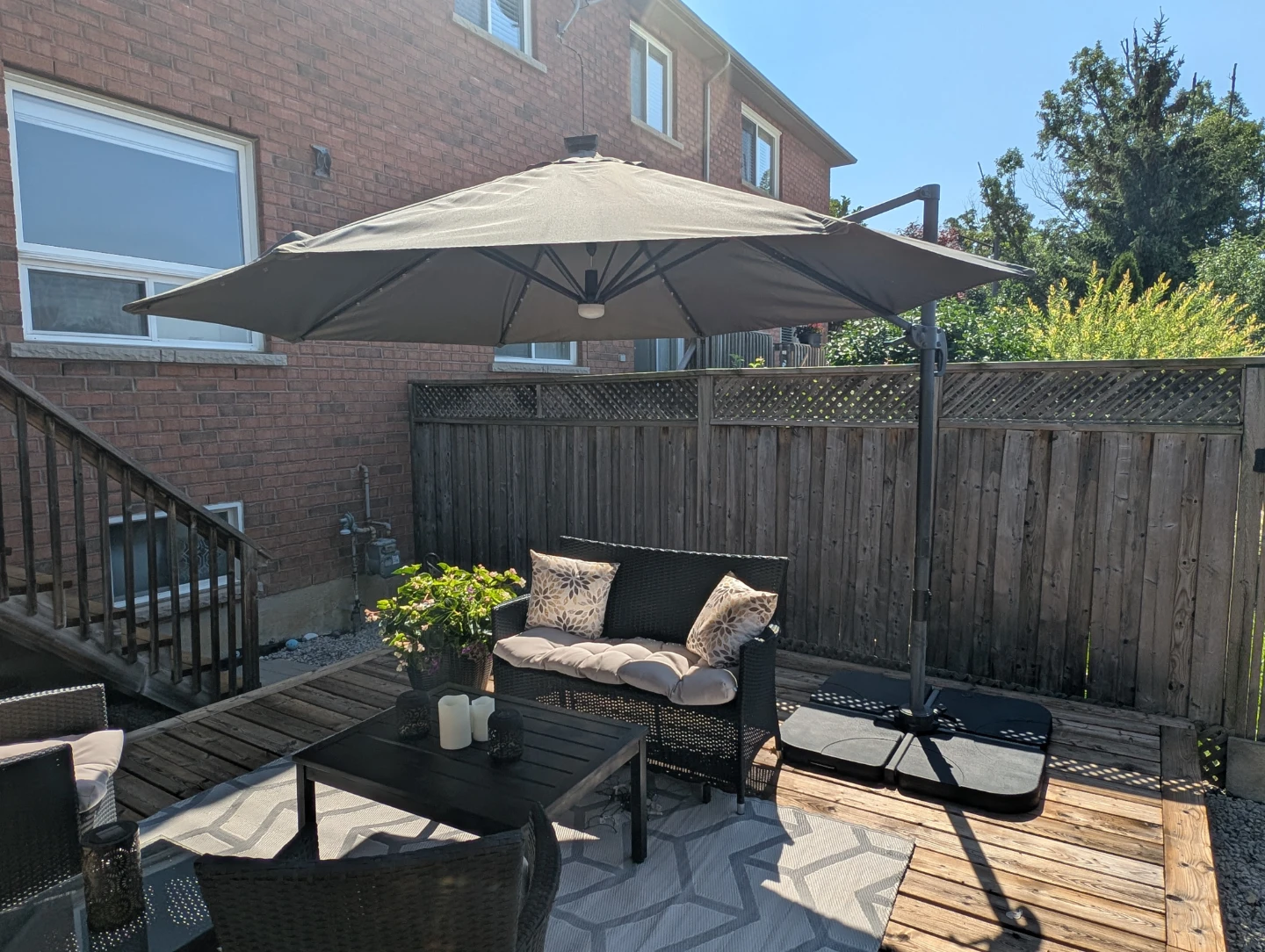 9 foot Cantilever Patio Umbrella with Base and Weights