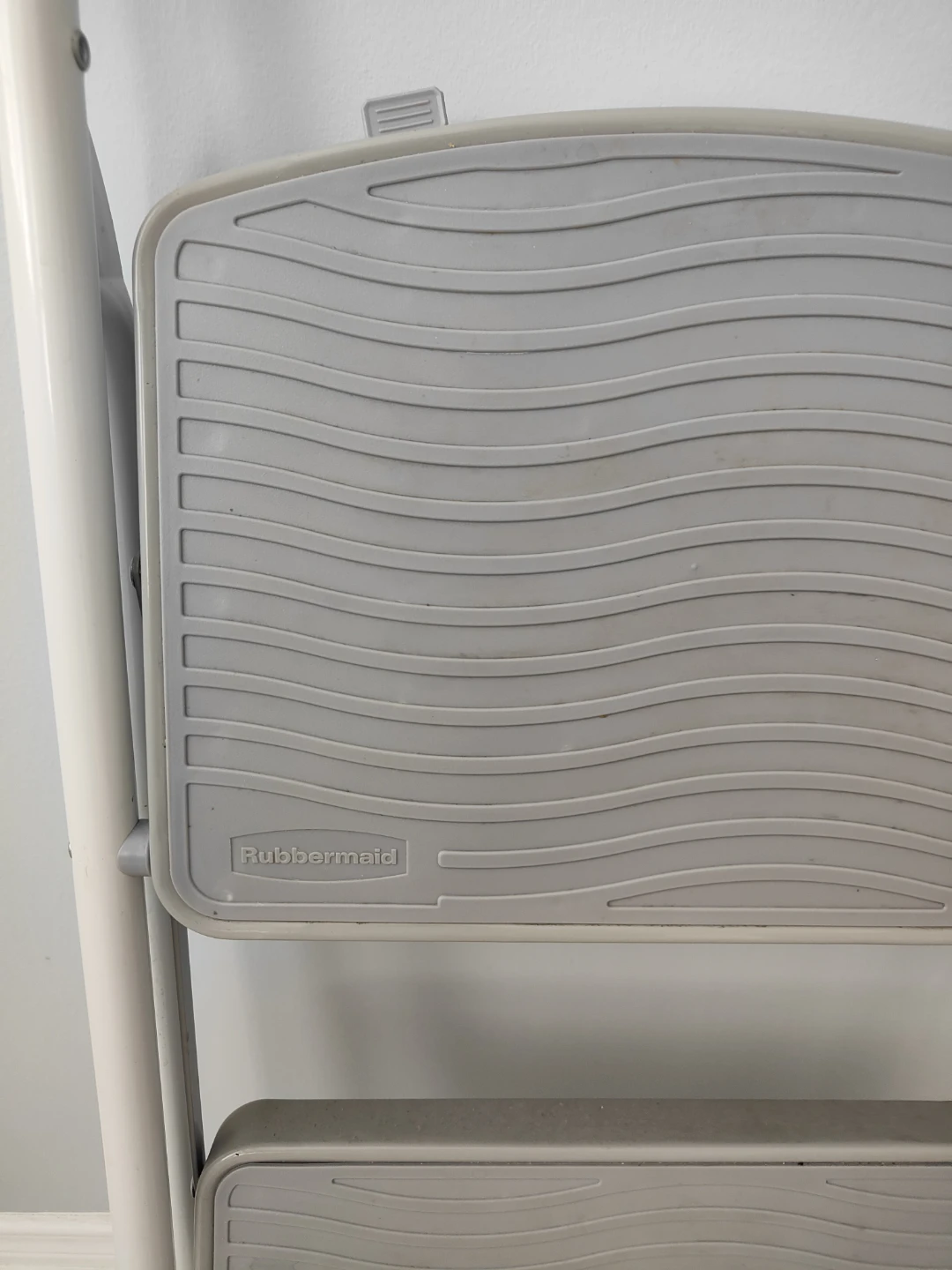 Rubbermaid 2-Step Collapsible Stepladder - photo 3