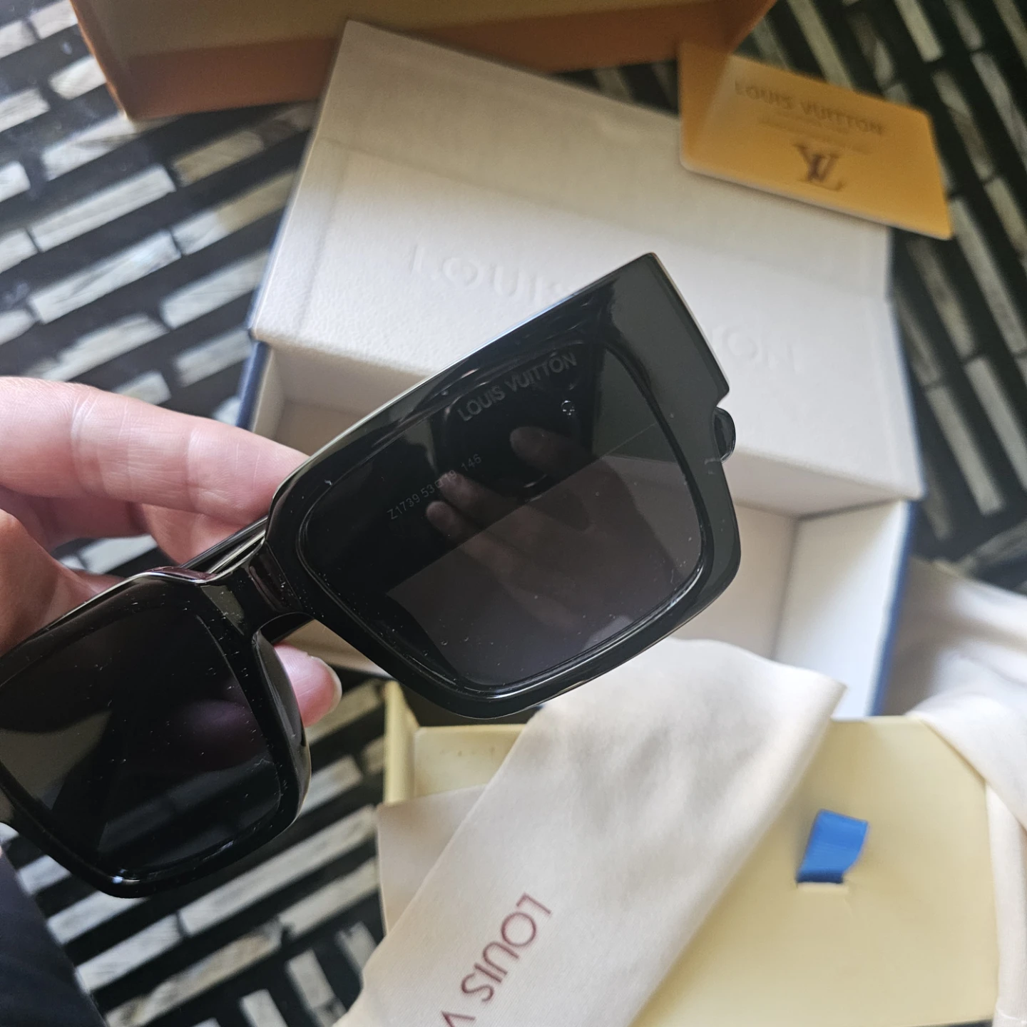 Louis Vuitton Sunglasses - photo 2