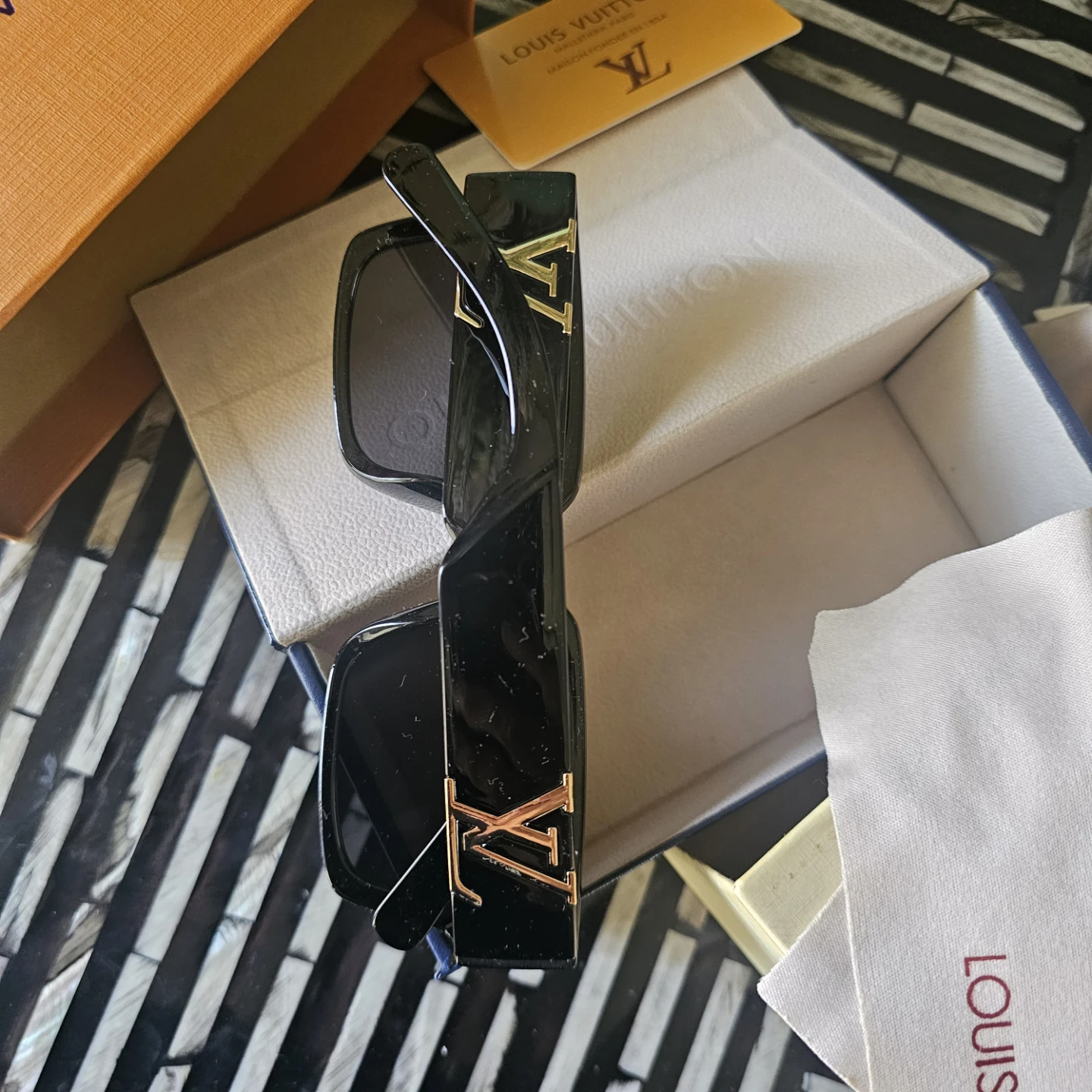 Louis Vuitton Sunglasses - photo 3