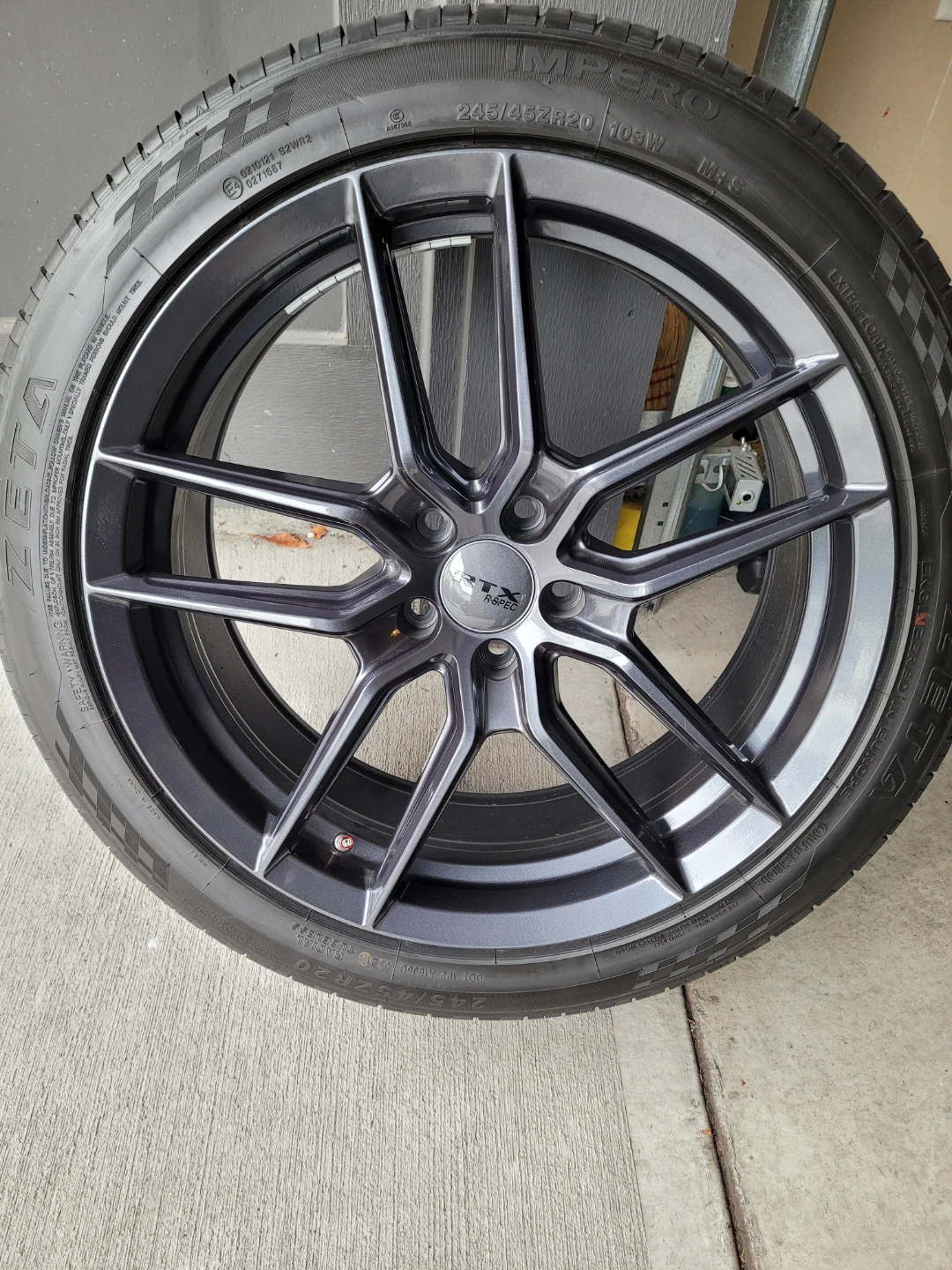 Set of 4 Zeta Impero 245/45ZR20 Tire with RTX Wheel