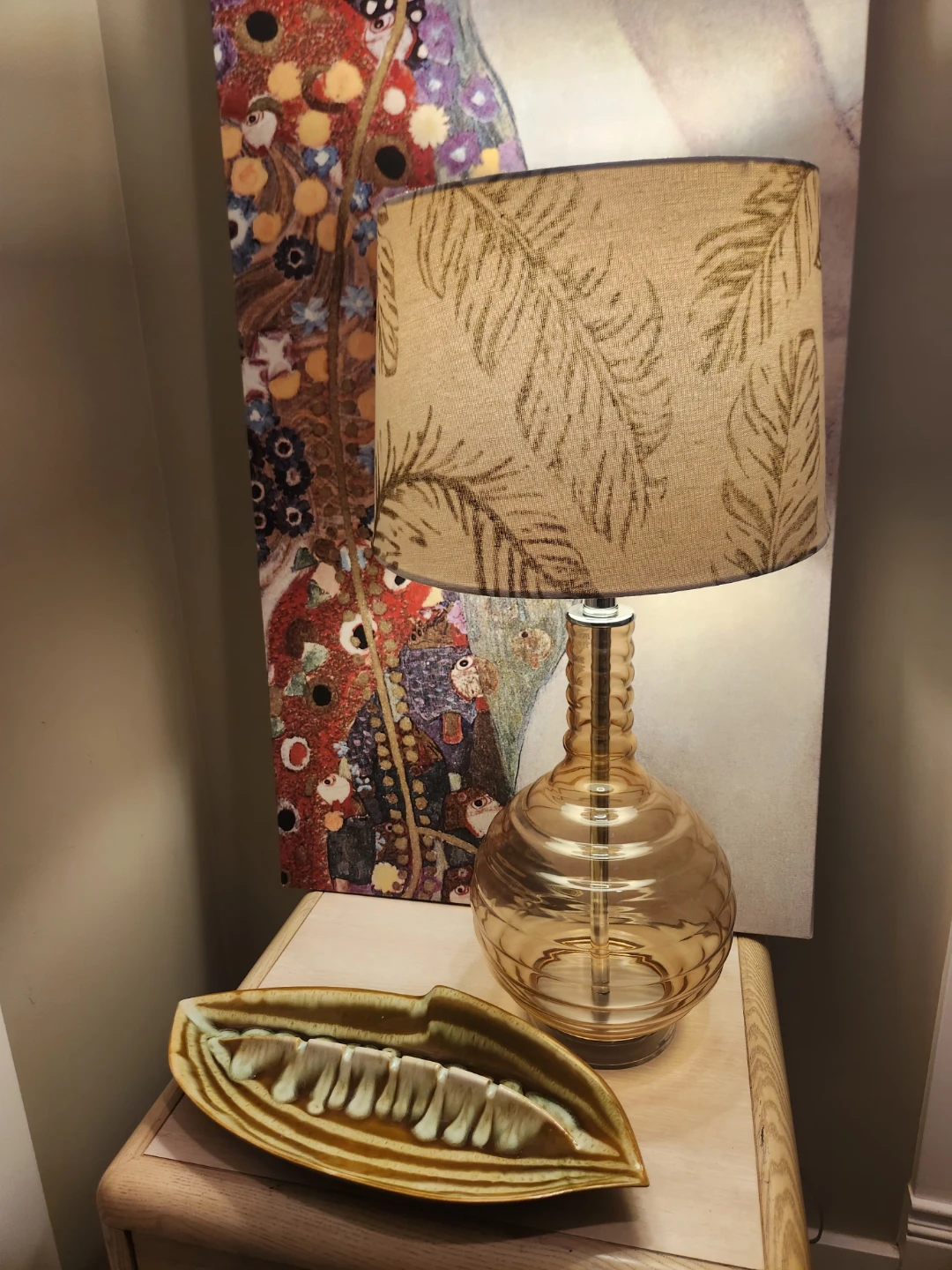 Amber Glass tri light Table Lamp with Feathered Shade - photo 3