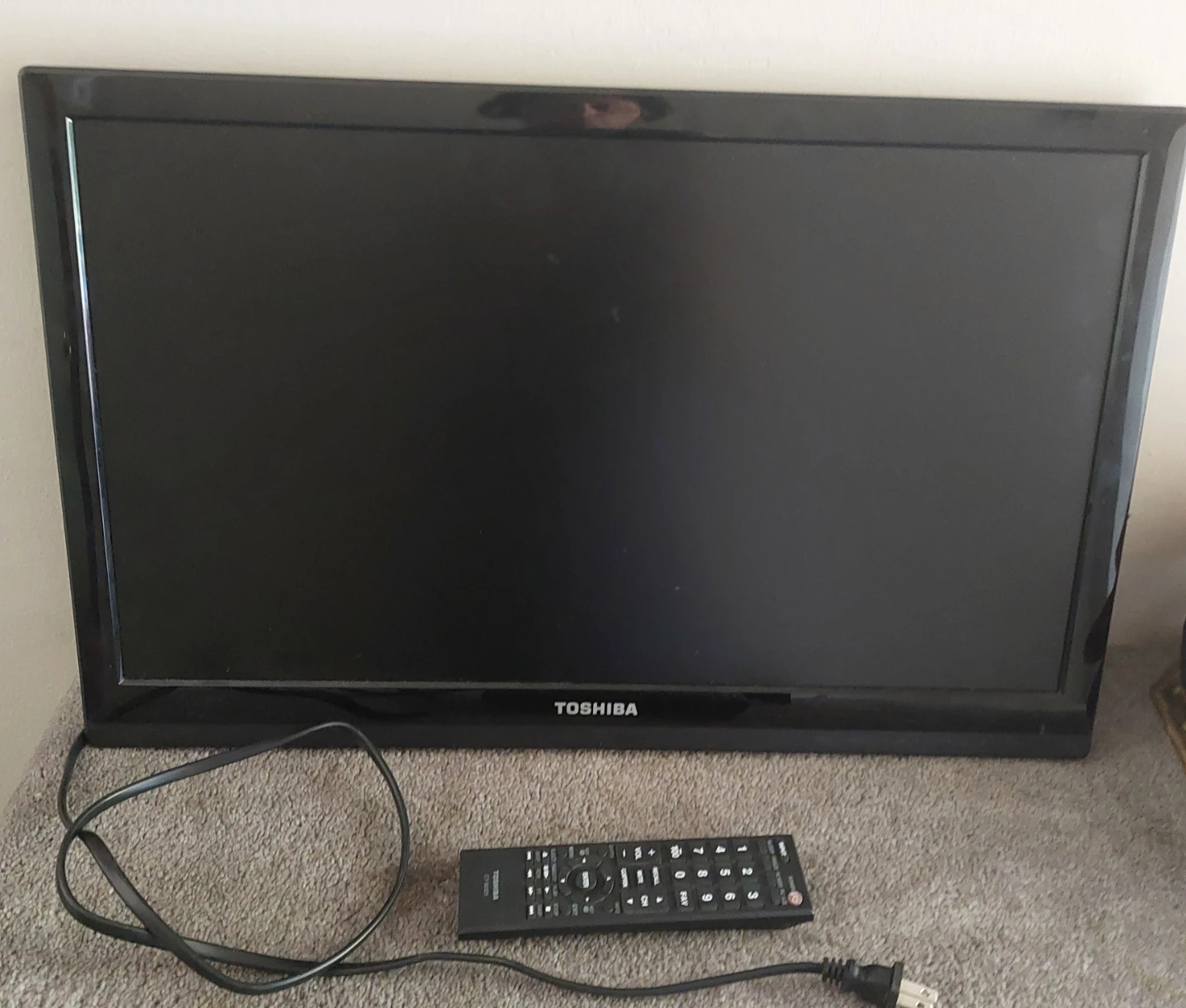 Toshiba 24" LCD TV - photo 2