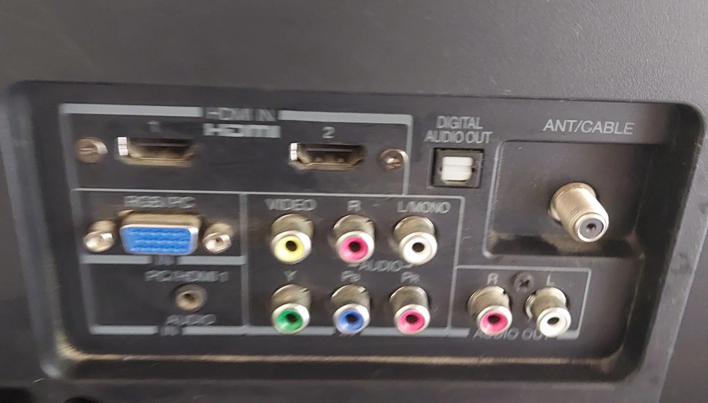 Toshiba 24" LCD TV - photo 5