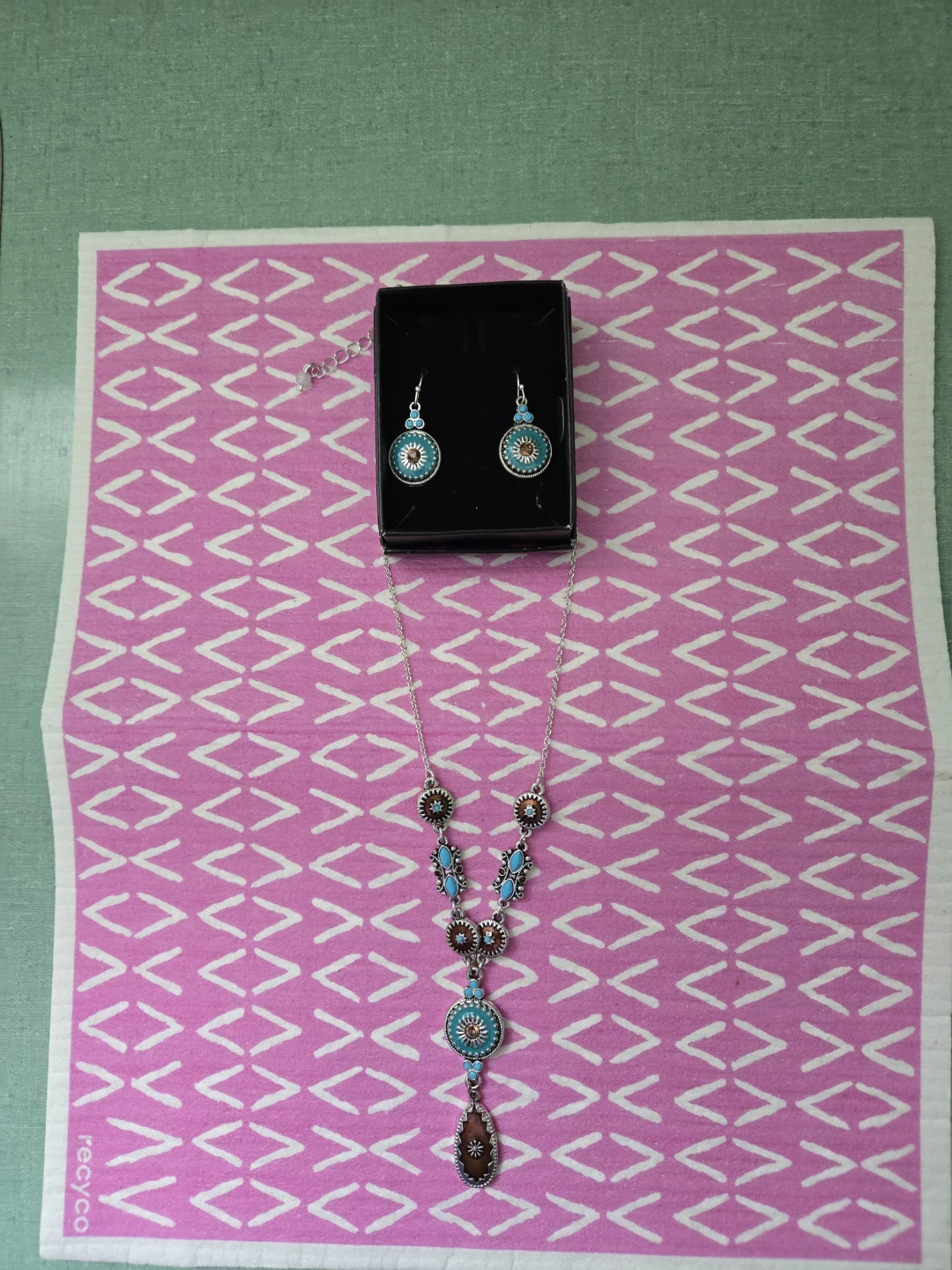 AVON * Necklace & Earring Set *