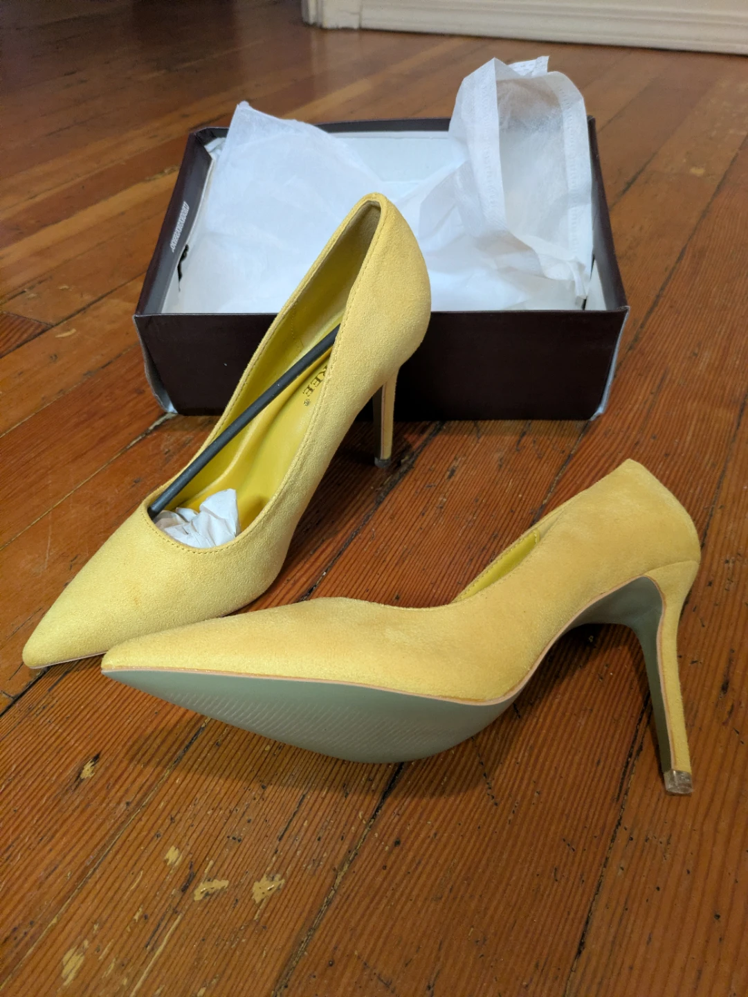 New Yellow Suede Pointed Toe Heels sz 8-8.5 - photo 3